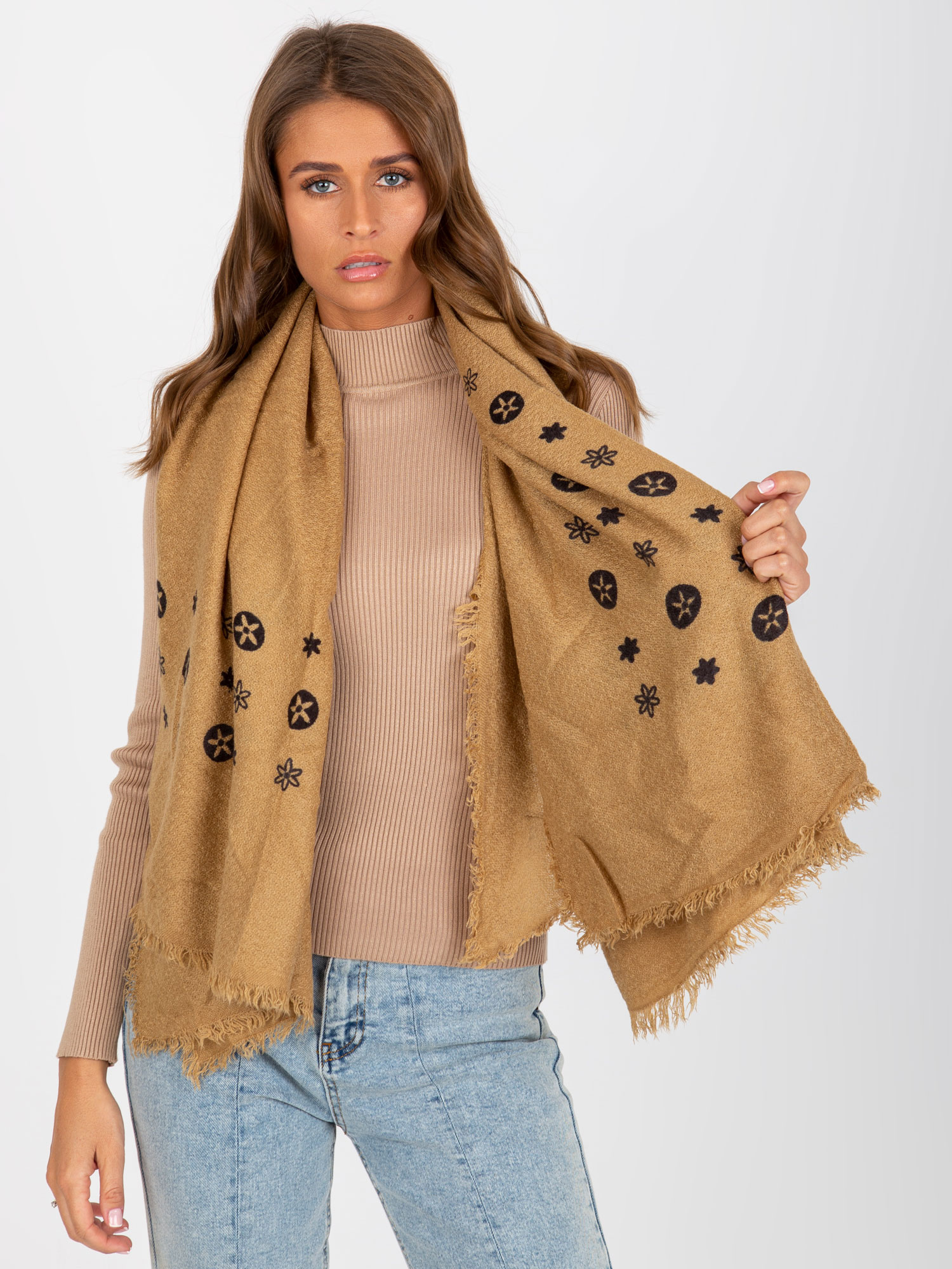 Béžový dámsky šál s potlačou -AT-CH-23502-1.51-beige Veľkosť: ONE SIZE