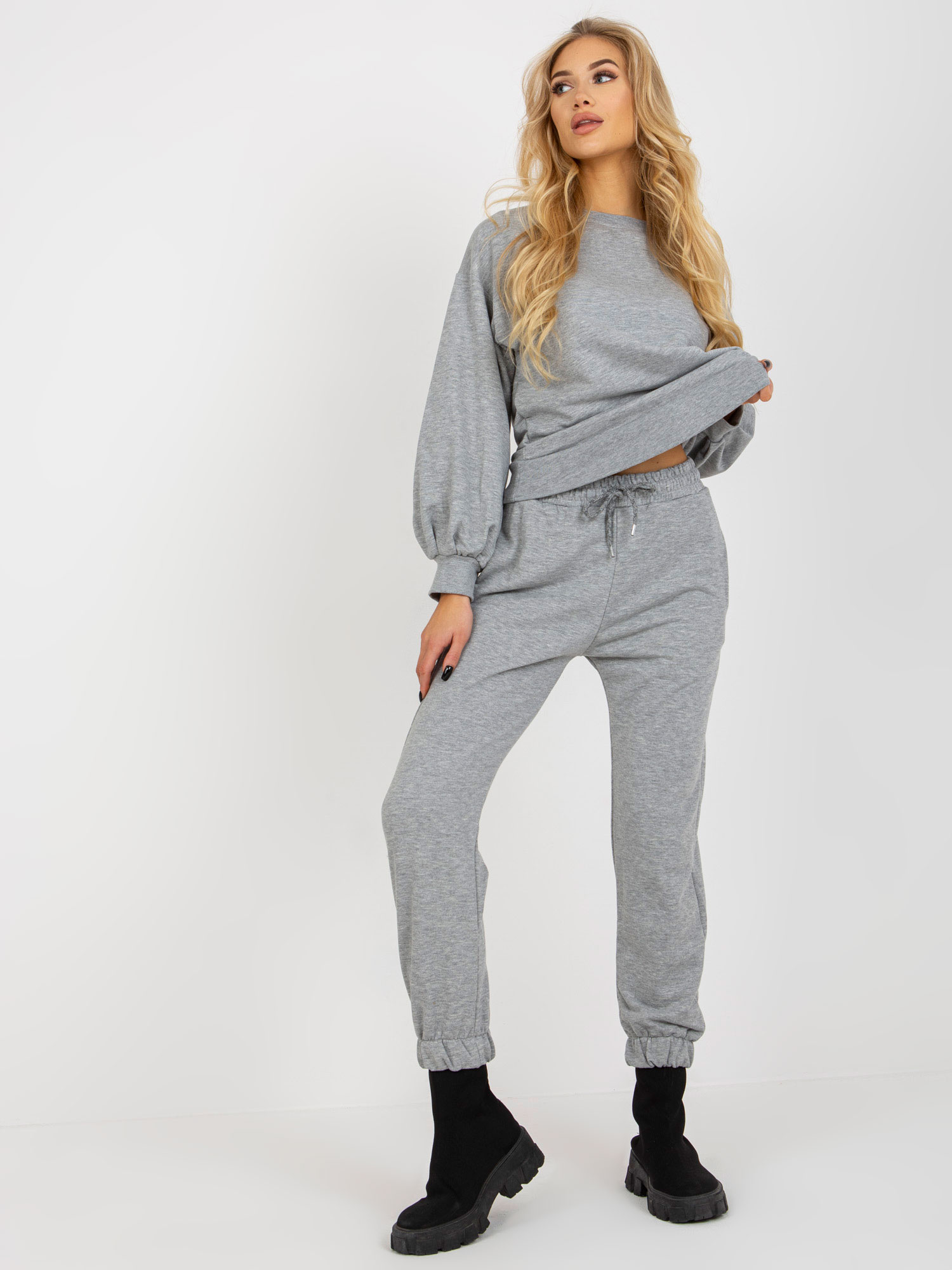 Sivá súprava s prestrihom na chrbte -EM-KMPL-637.26P-grey Veľkosť: S/M