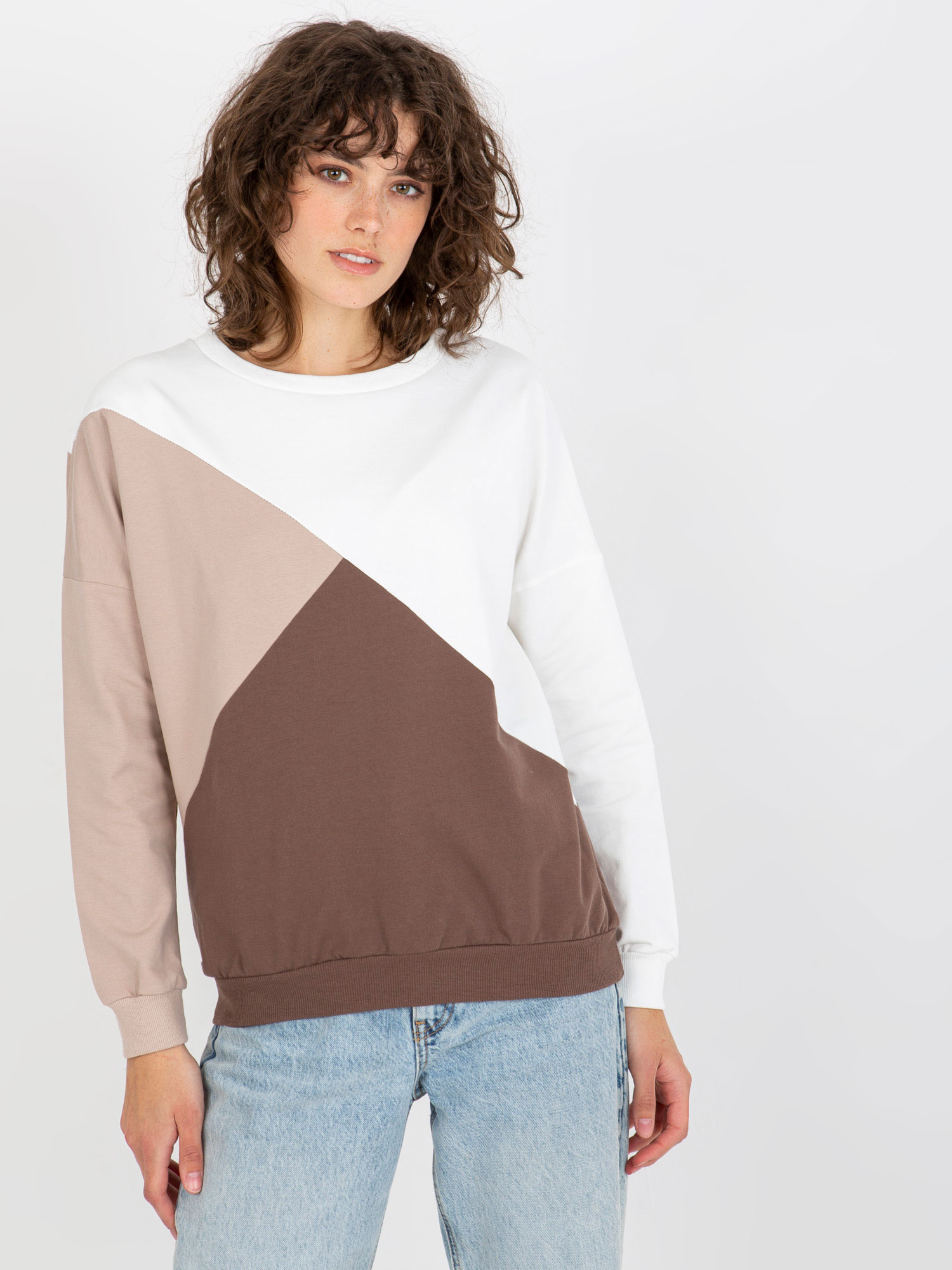 Colorblock mikina - biela/béžová/hnedá -RV-BL-8463.41P Veľkosť: ONE SIZE