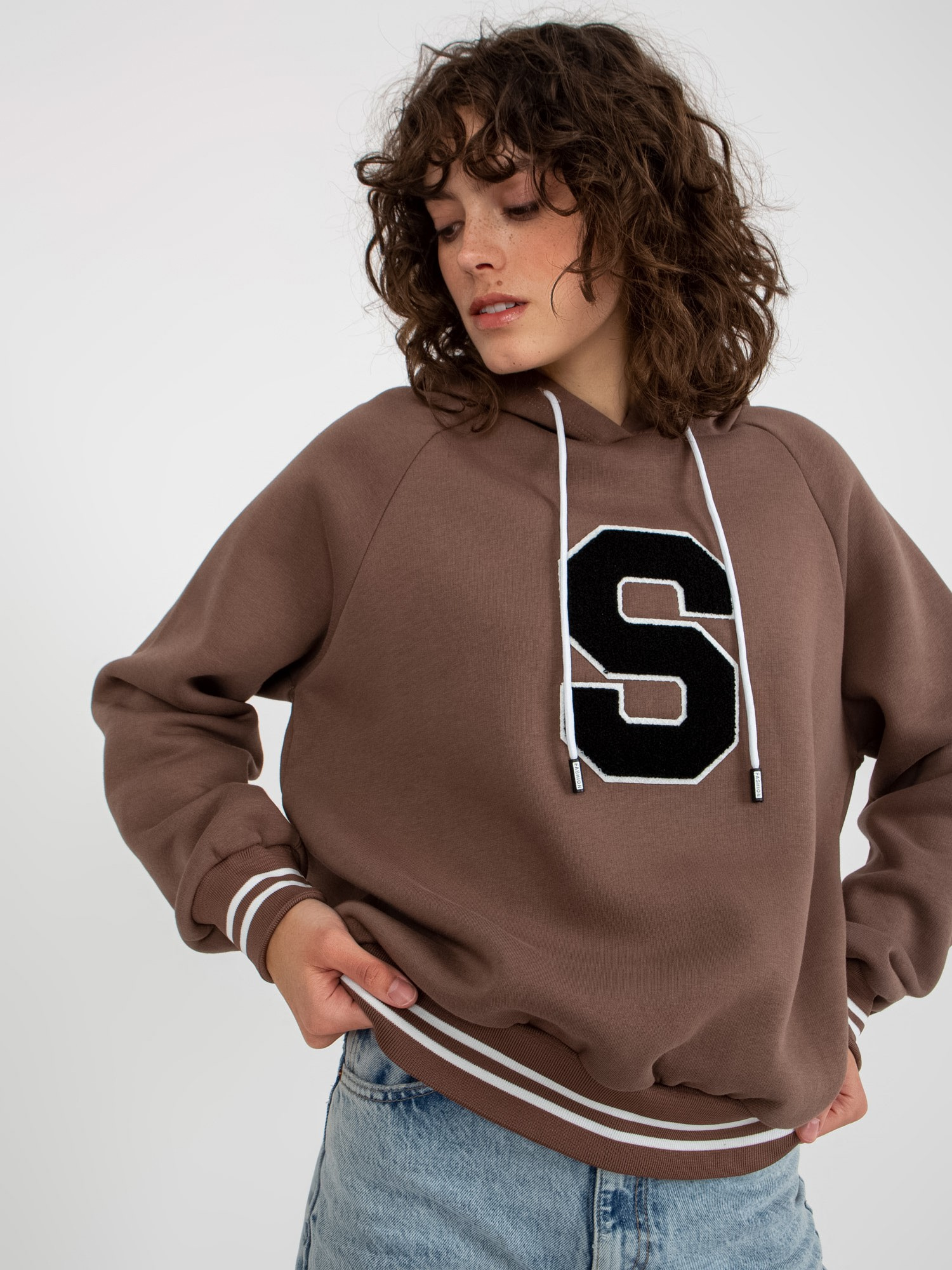 Hnedá mikina s kapucňou "S" -RV-BL-8372.04P-brown Veľkosť: ONE SIZE