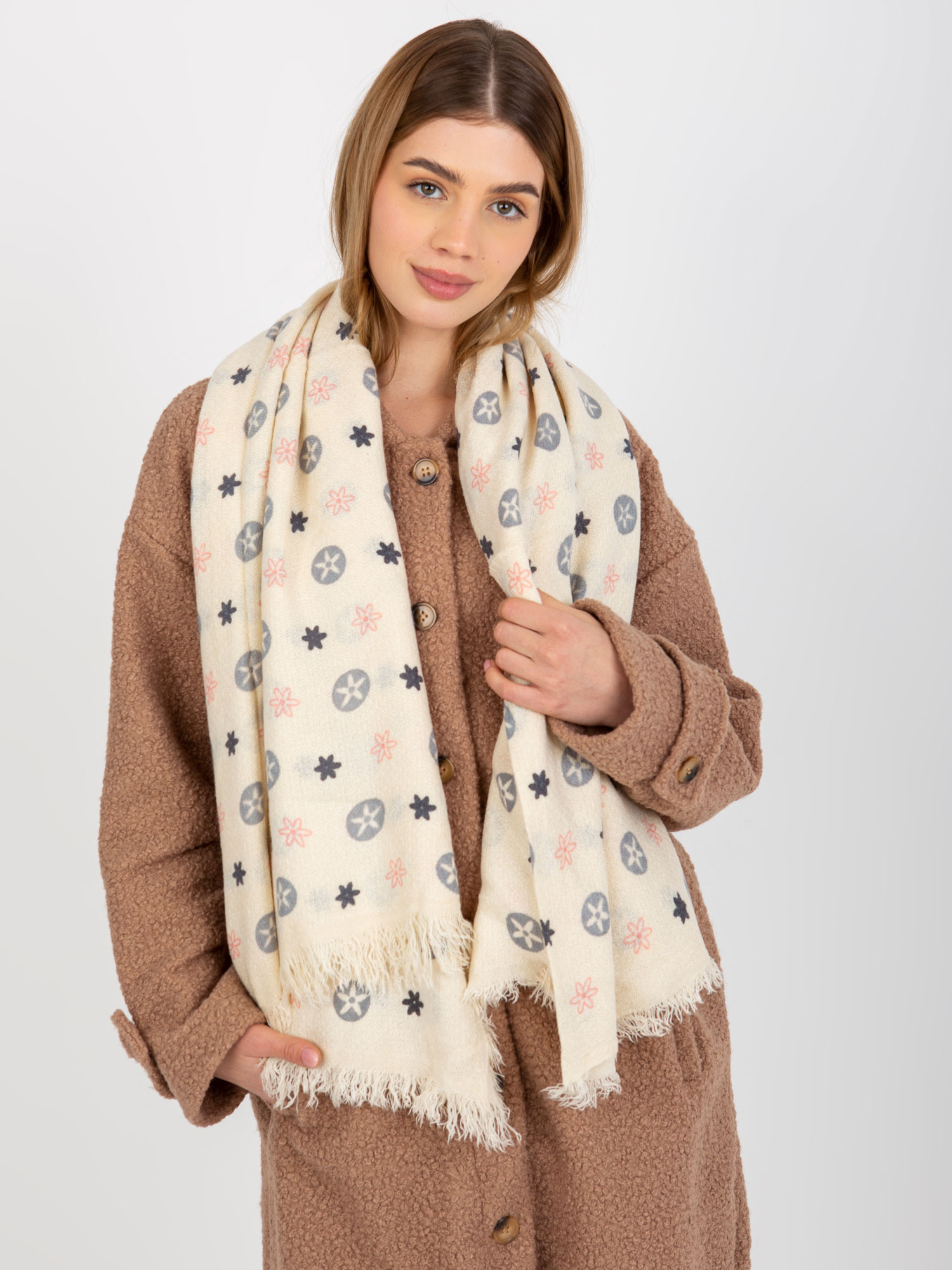 Smotanový šál so vzorom -AT-CH-23505-1.55-ecru Veľkosť: ONE SIZE