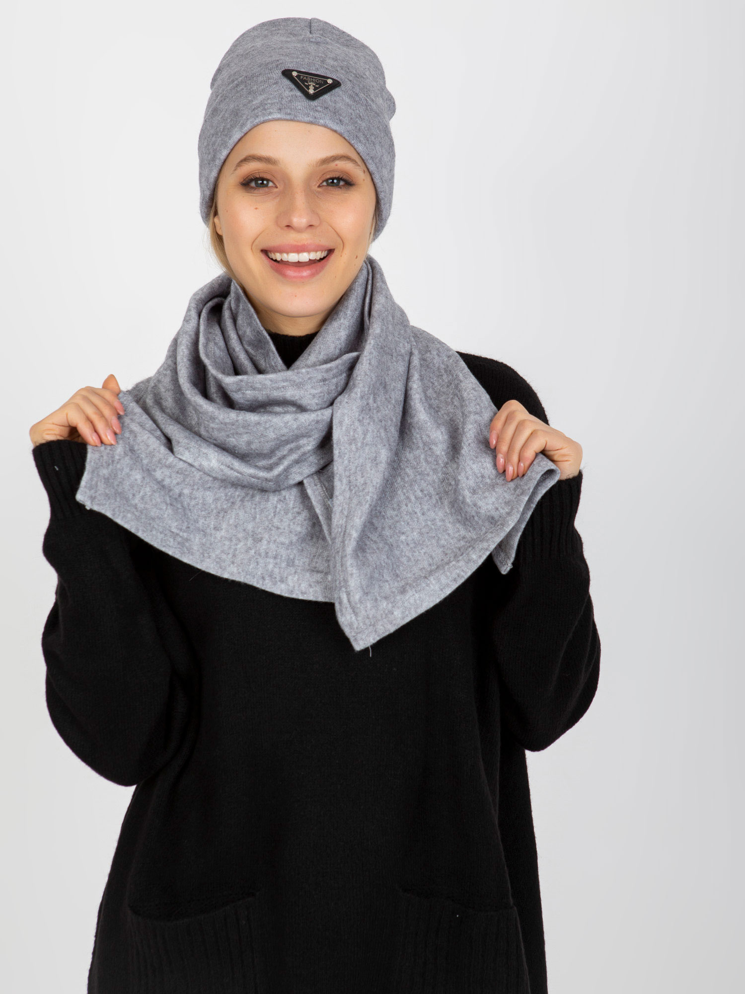 Sivý komplet šála a čiapky -LK-KMPL-509140.47-grey Veľkosť: ONE SIZE
