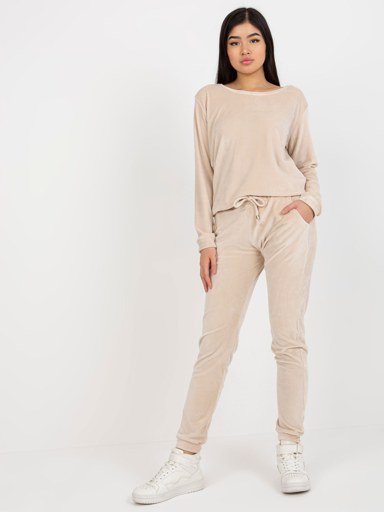 Svetlobéžová velúrová tepláková súprava -RV-KMPL-6083.05-light beige Veľkosť: M