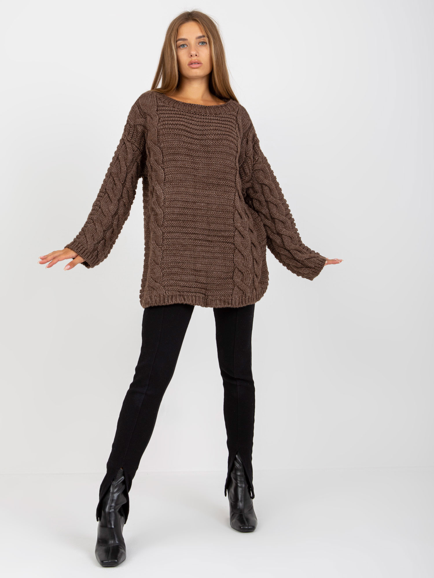 Hnedý svetrík s vrkočovým vzorom -LC-SW-8044.06X-brown Veľkosť: ONE SIZE