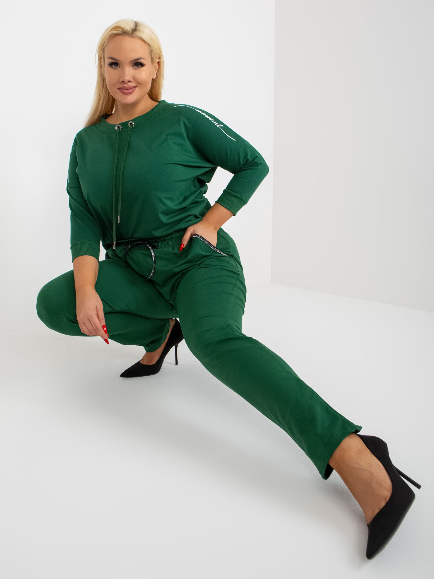 Tmavozelené pohodlné tepláky RV-DR-4765.52-dark green Veľkosť: 3XL