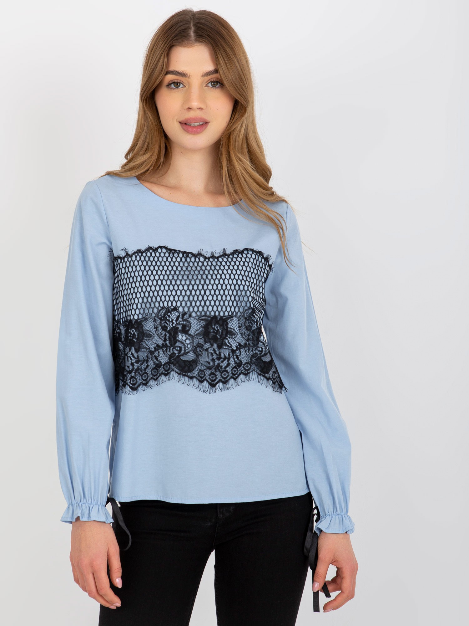 Svetlomodrá blúzka s čipkou a viazaním -LKBZ-506877-1.61P-light blue Veľkosť: 40