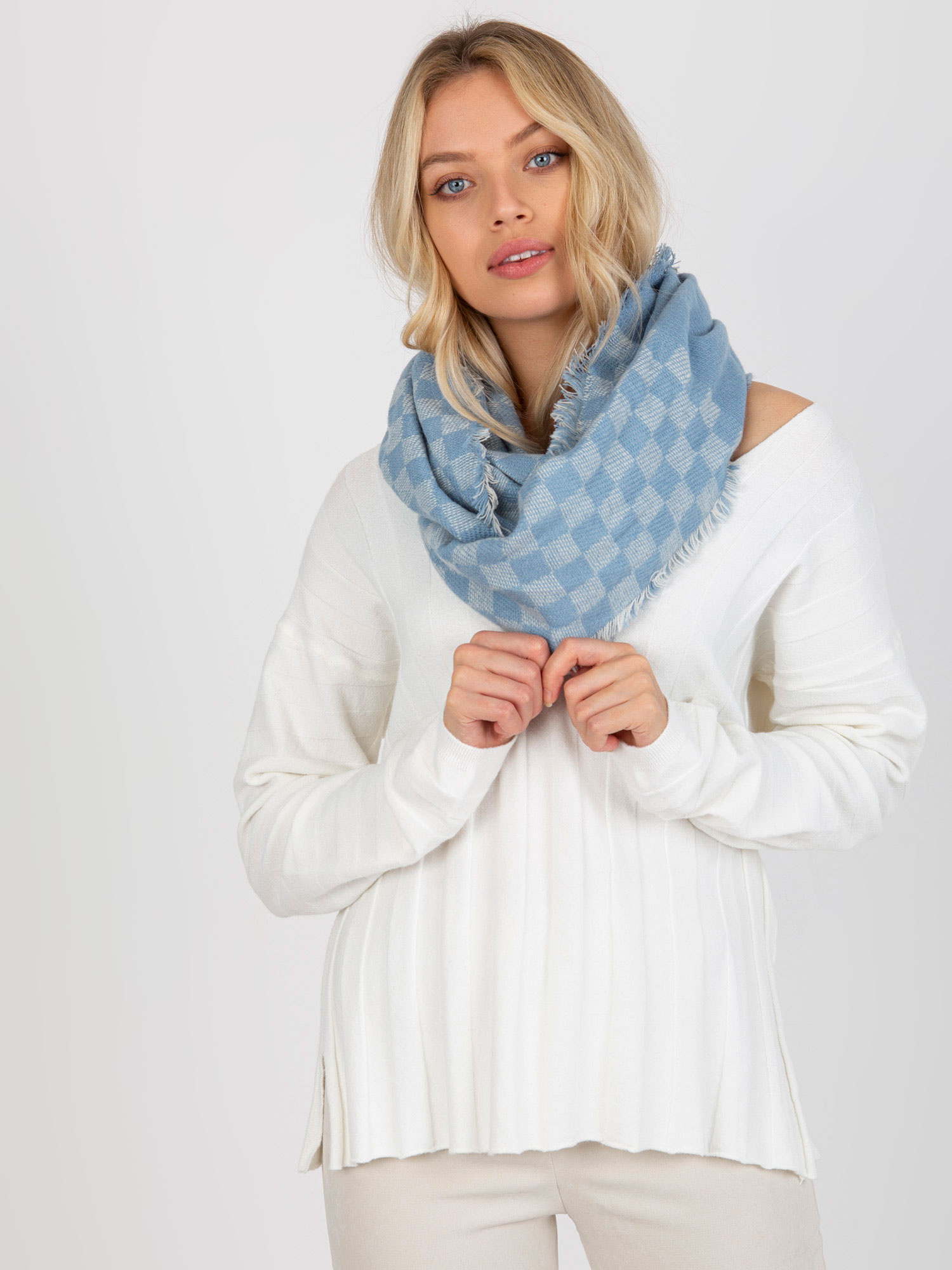 Svetlomodrý kockovaný šál AT-KM-9501.10-light blue Veľkosť: ONE SIZE