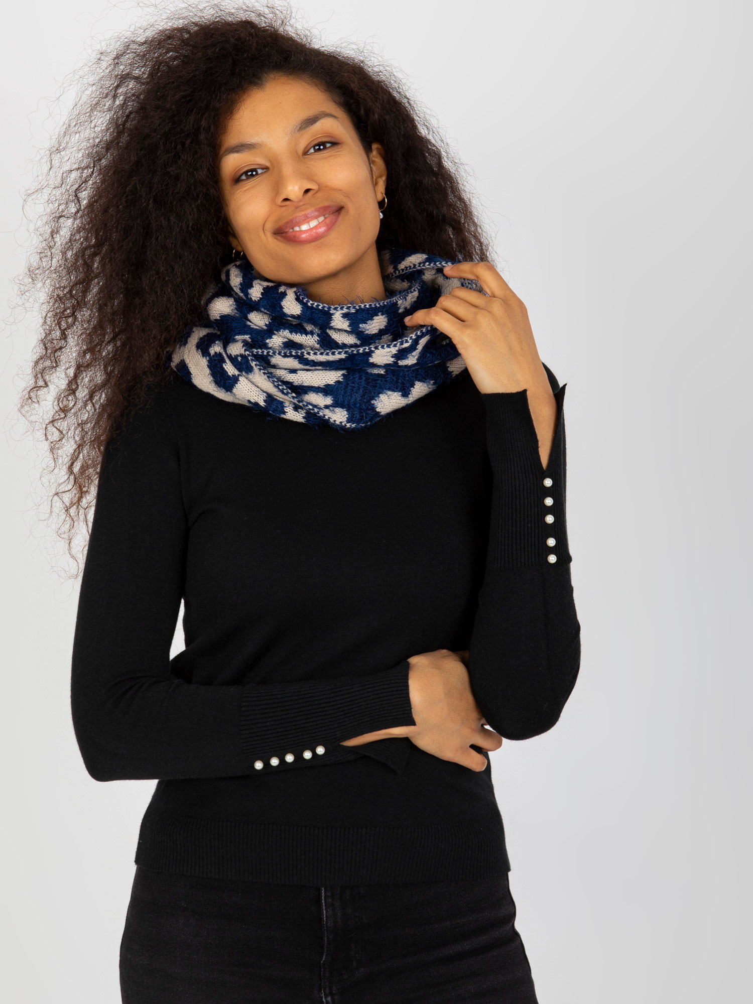 Tmavomodrý komínový šál so vzorom AT-KM-ENEC-B63-1.44P-dark blue Veľkosť: ONE SIZE