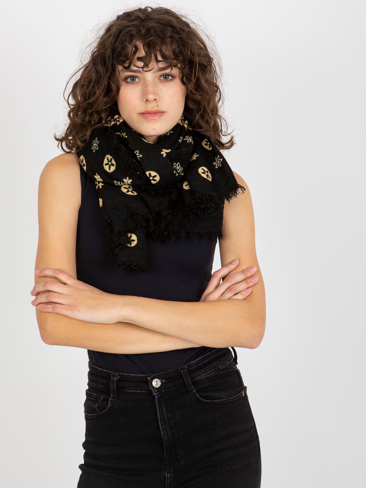 Čierny šál so vzorom AT-CH-23503-1.89-black Veľkosť: ONE SIZE