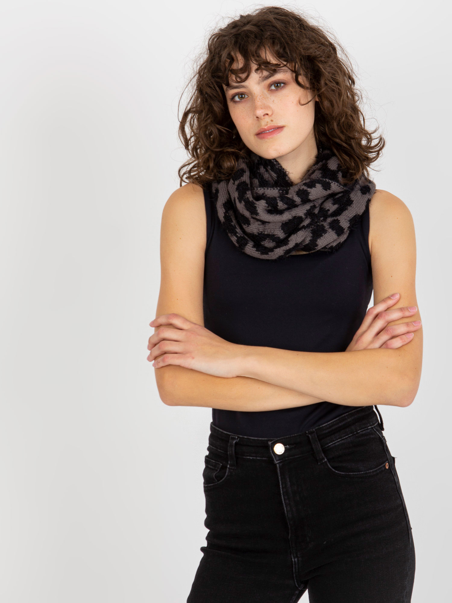 Čierny komínový šál so vzorom AT-KM-ENEC-B63-1.44P-black Veľkosť: ONE SIZE