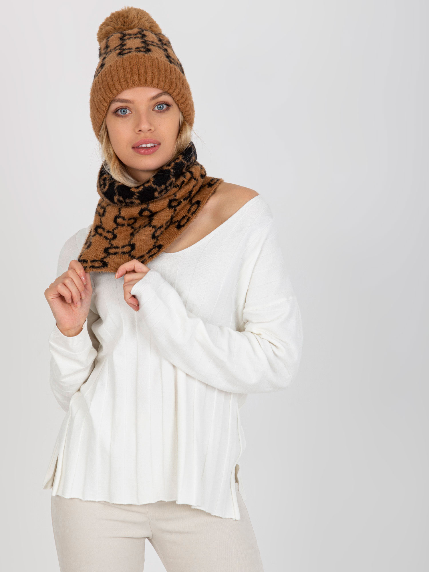 Svetlohnedý šál so vzormi AT-KM-CM-333.33P-camel Veľkosť: ONE SIZE