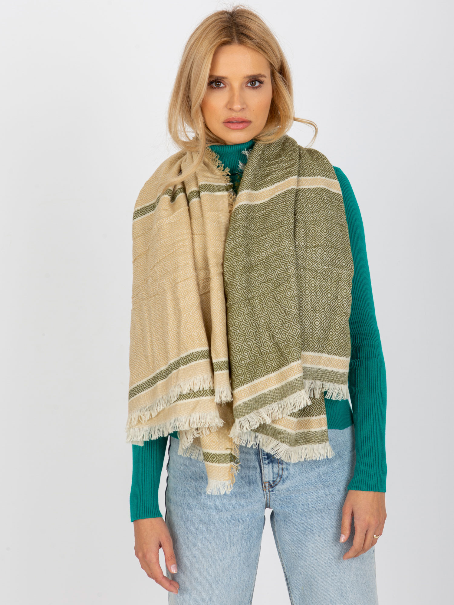 Béžový dámsky šál AT-CH-14201-1.77P-beige Veľkosť: ONE SIZE