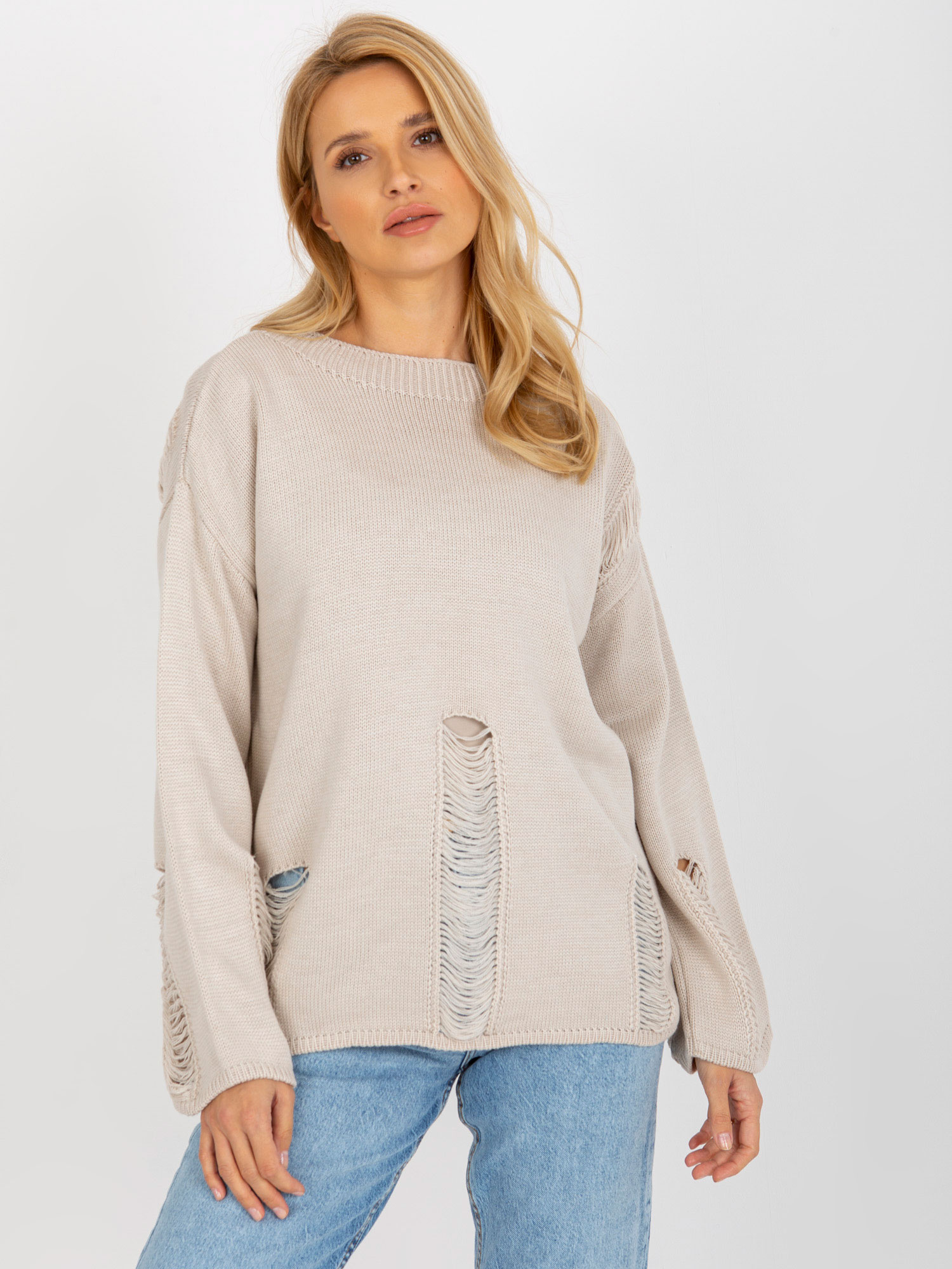 Béžový sveter so širokými rukávmi a dierami BA-SW-8043.03-beige Veľkosť: ONE SIZE