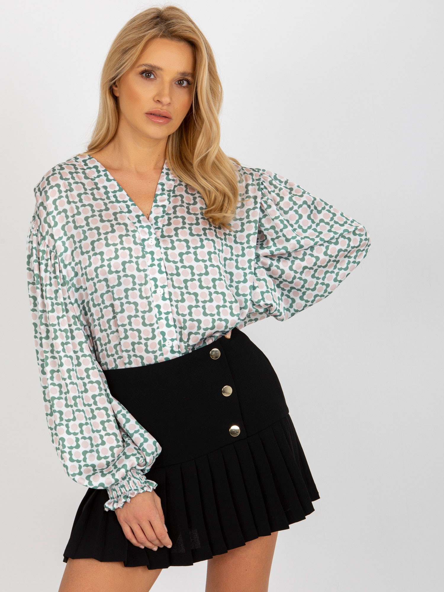 Bielo-béžová košeľa so vzorom a širokými rukávmi LK-KS-509017.64-white-beige Veľkosť: S/M