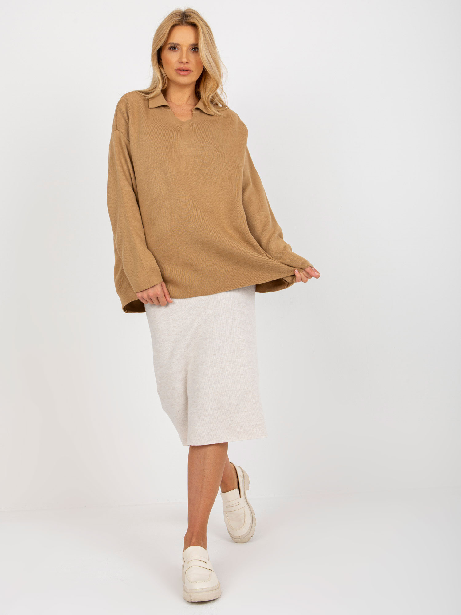 Svetlohnedý jednofarebný voľný sveter LC-SW-2261.00P-camel Veľkosť: ONE SIZE