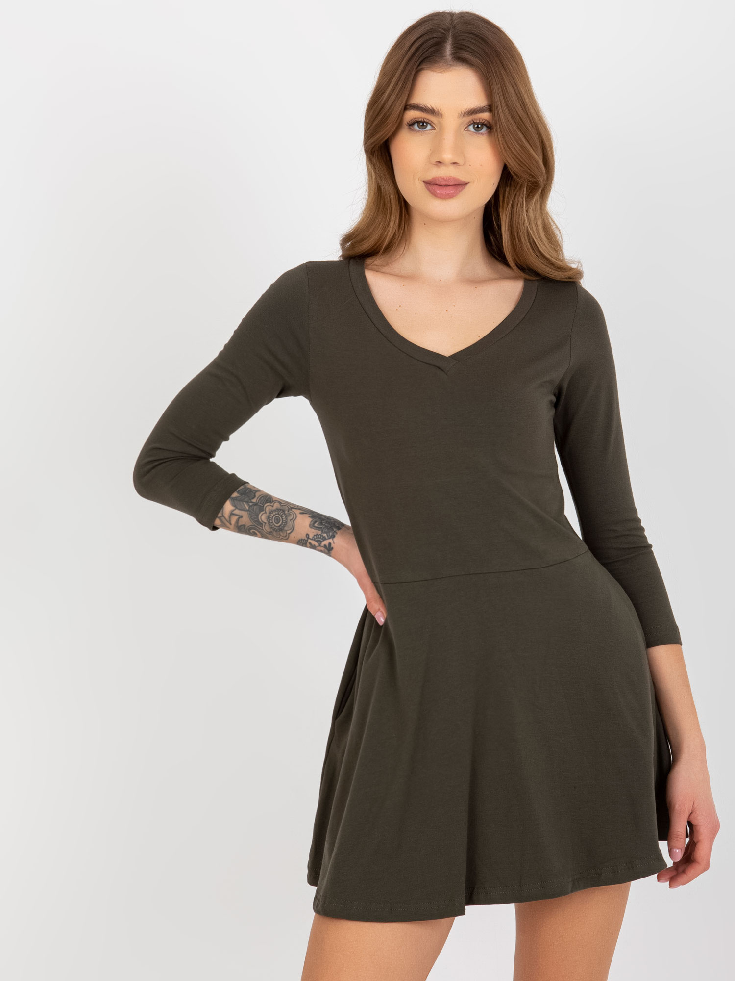 Khaki mini šaty s 3/4 rukávmi EM-SK-HW/20-309.11P-khaki Veľkosť: S