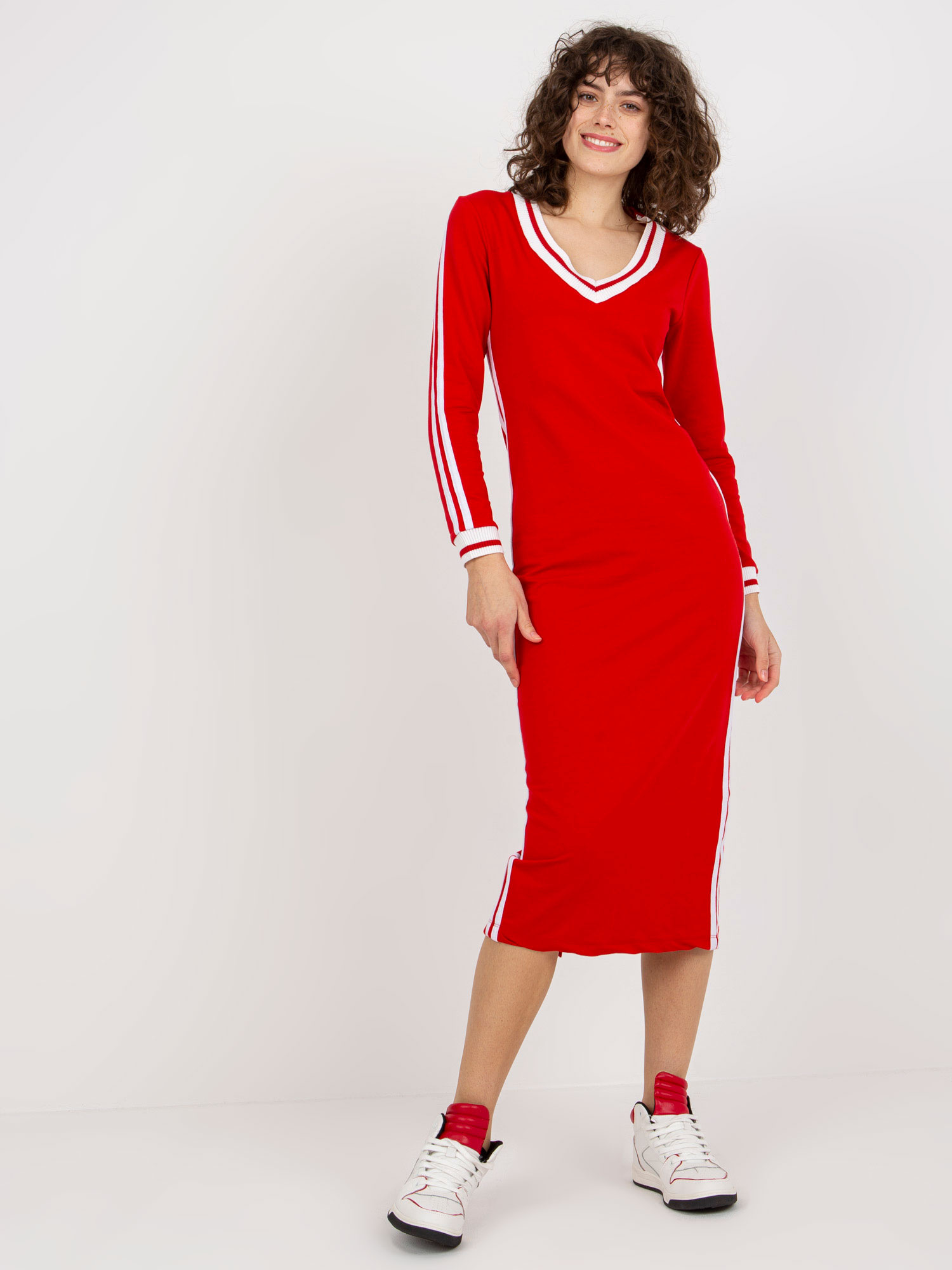Červené midi šaty s výstrihom do V FA-SK-8297.18P-red Veľkosť: S/M
