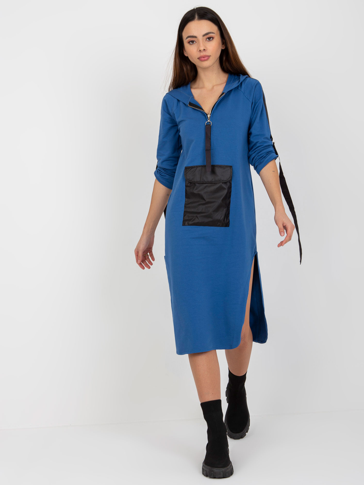 Tmavomodré teplákové šaty so zipsom a kapucňou EM-BL-556-1.54-dark blue Veľkosť: S