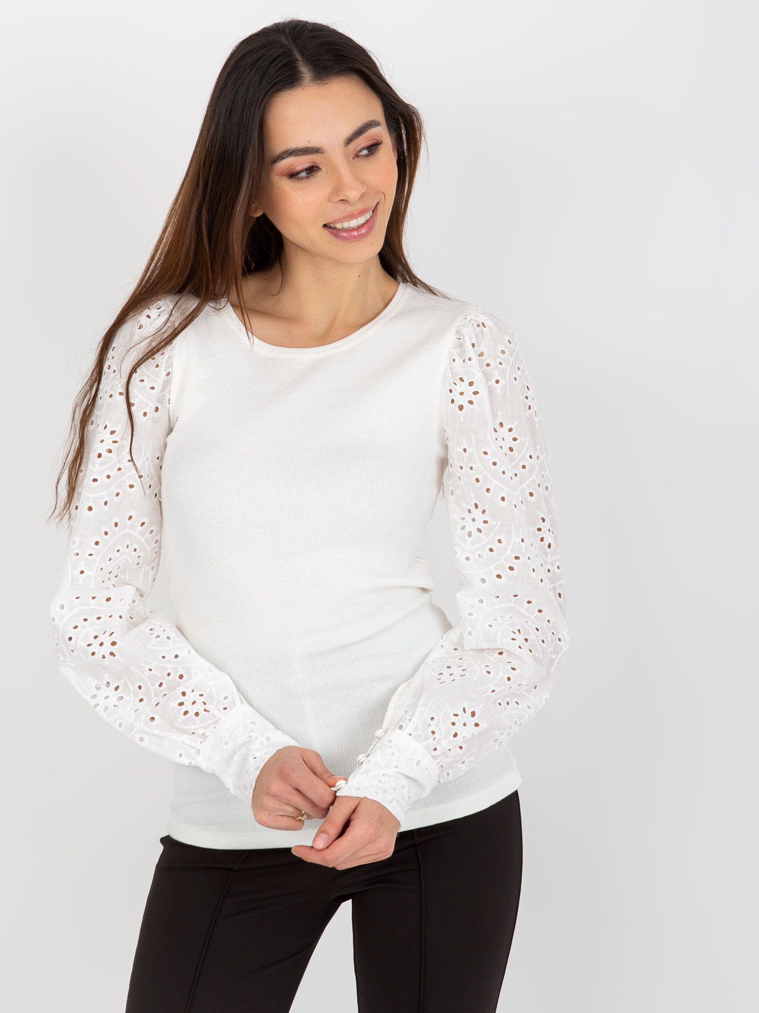 Biela blúzka s ozdobnými rukávmi TW-BZ-OB-046.62P-white Veľkosť: XL