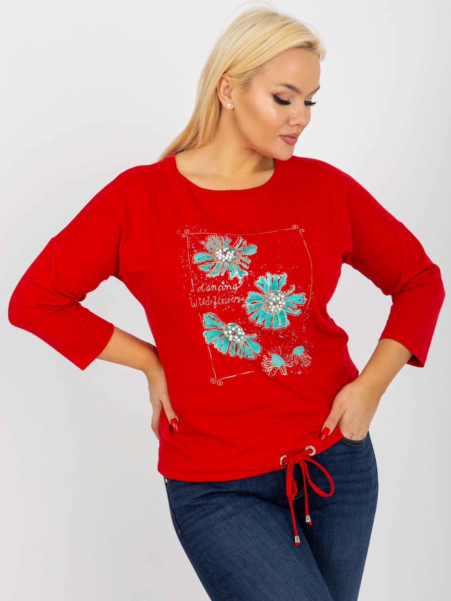 Červená blúzka s kvetinovým nápisom RV-BZ-8457.47P-red Veľkosť: ONE SIZE