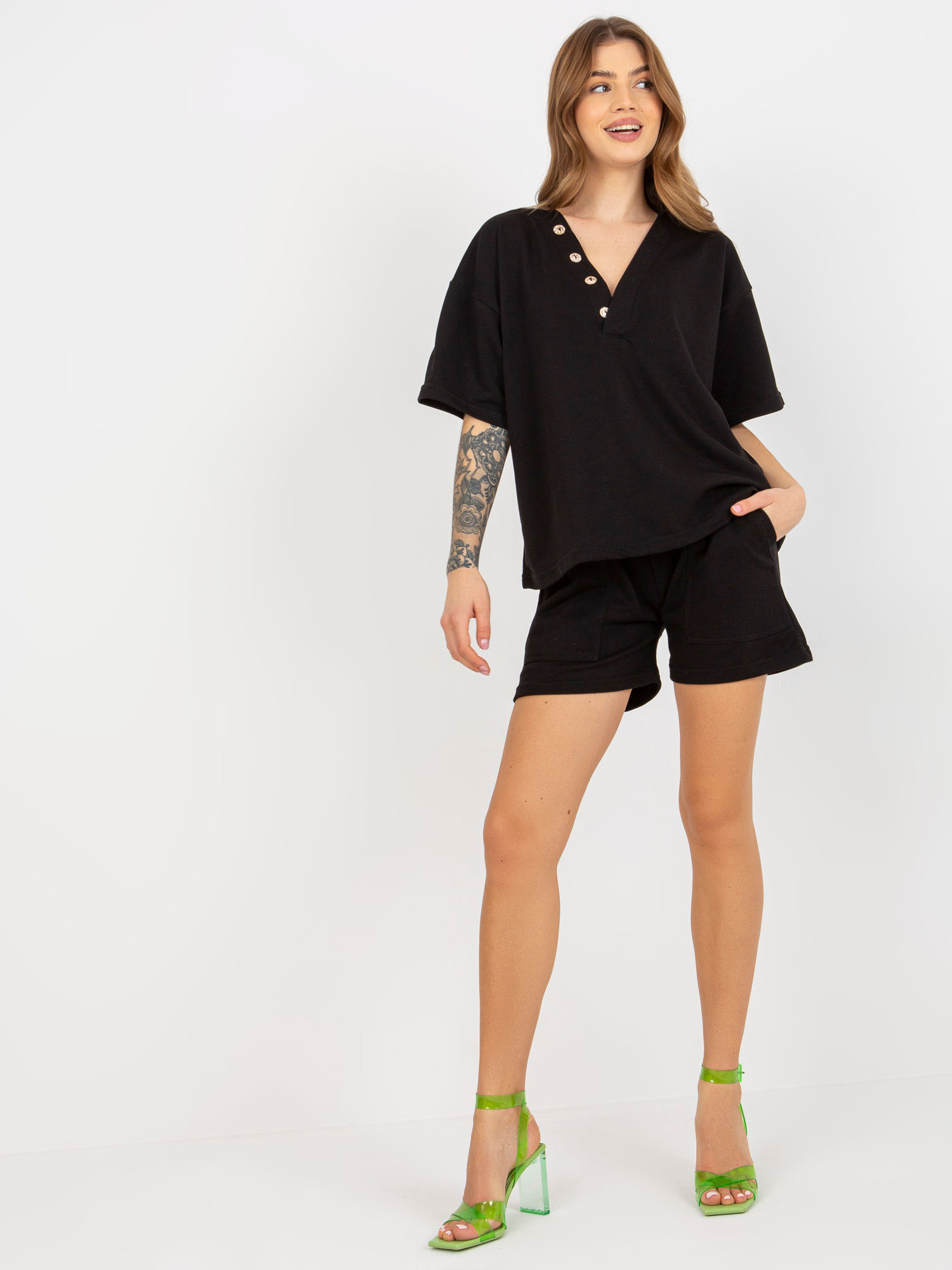 Čierna súprava blúzky a kraťasov EM-KMPL-743.27X-black Veľkosť: ONE SIZE