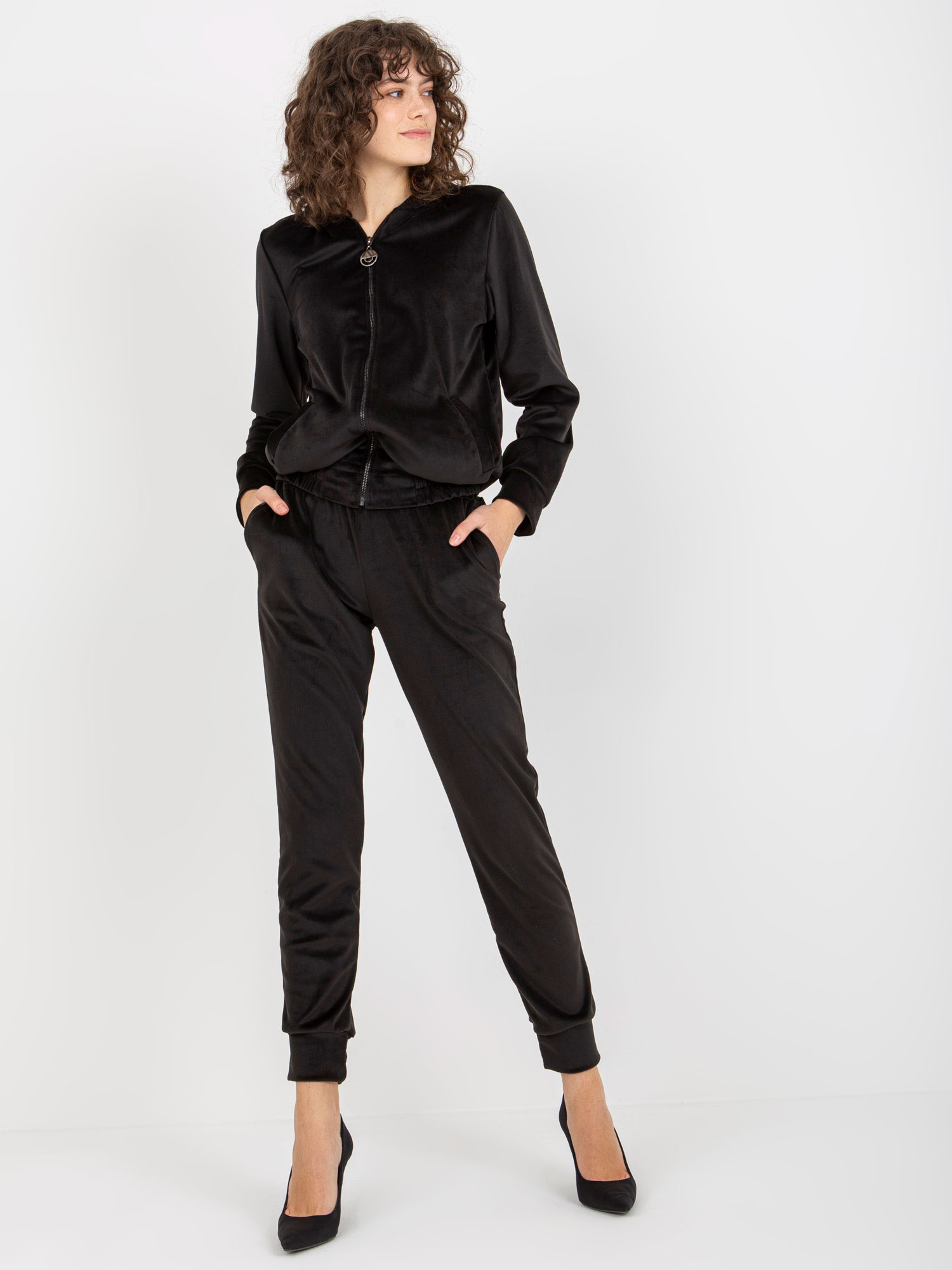 Čierna velúrová tepláková súprava LK-KMPL-509167.90-black Veľkosť: S/M