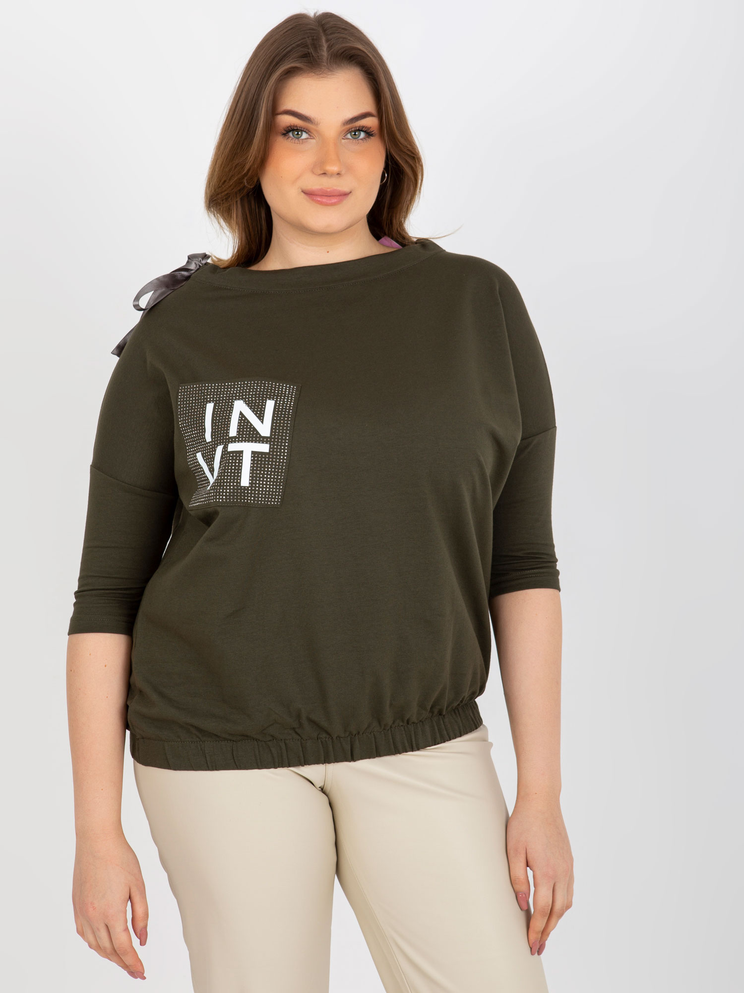 Khaki blúzka s aplikáciou a 3/4 rukávom EM-BZ-HW-20-478.42P-khaki Veľkosť: XL