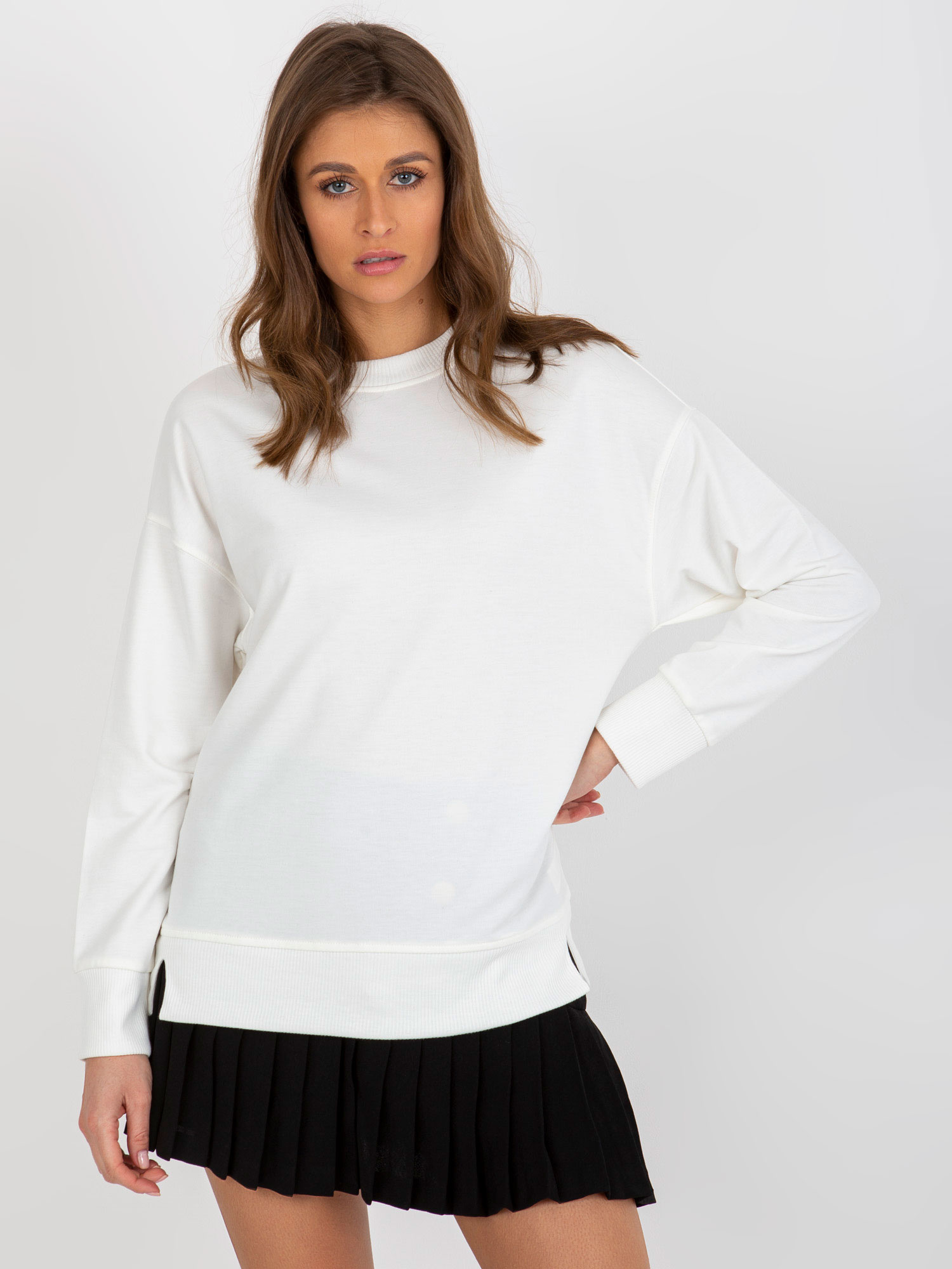 Smotanová jednofarebná mikina bez kapucne MA-BL-1809002-1.26P-ecru Veľkosť: S