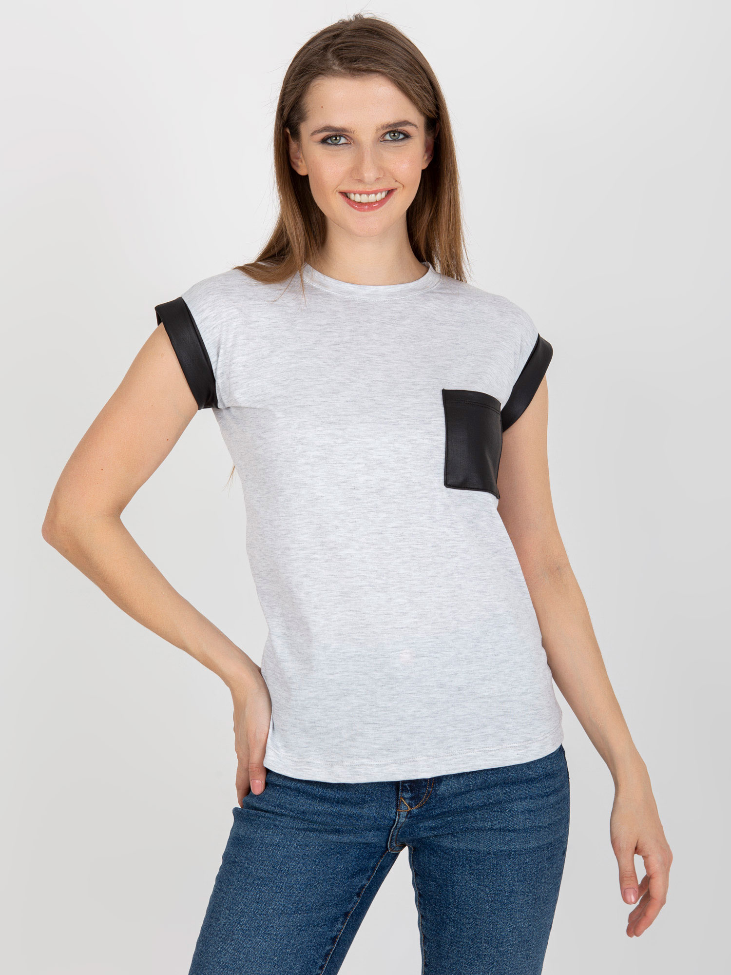 Svetlosivé dámske tričko s čiernym vreckom FA-TS-8423.18P-light grey Veľkosť: ONE SIZE
