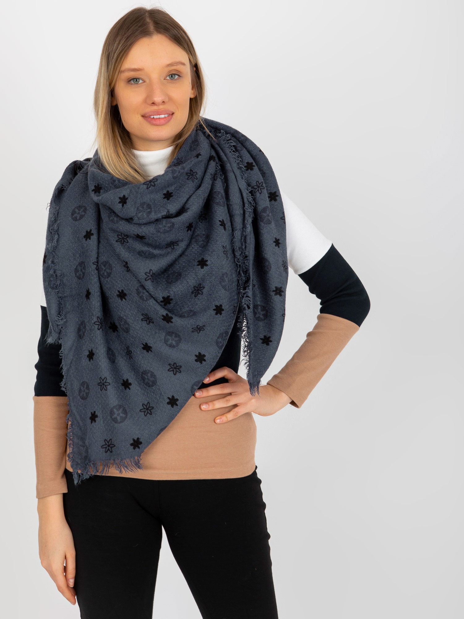 Tmavomodrá vzorovaná šatka AT-CH-23505-1.55-dark blue Veľkosť: ONE SIZE