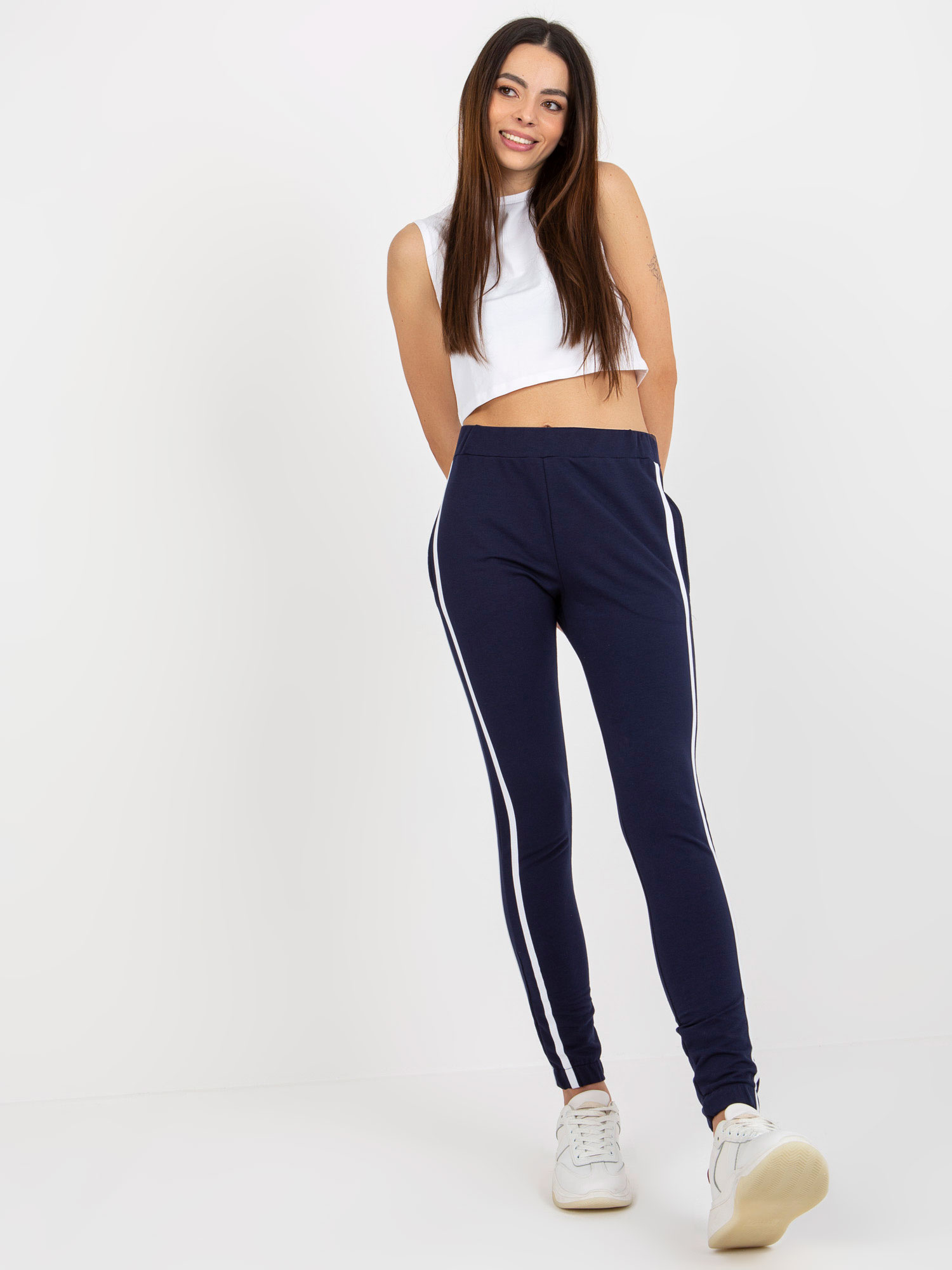 Tmavomodré tepláky s pruhmi -LO-DR-LK-238.22X-dark blue Veľkosť: M