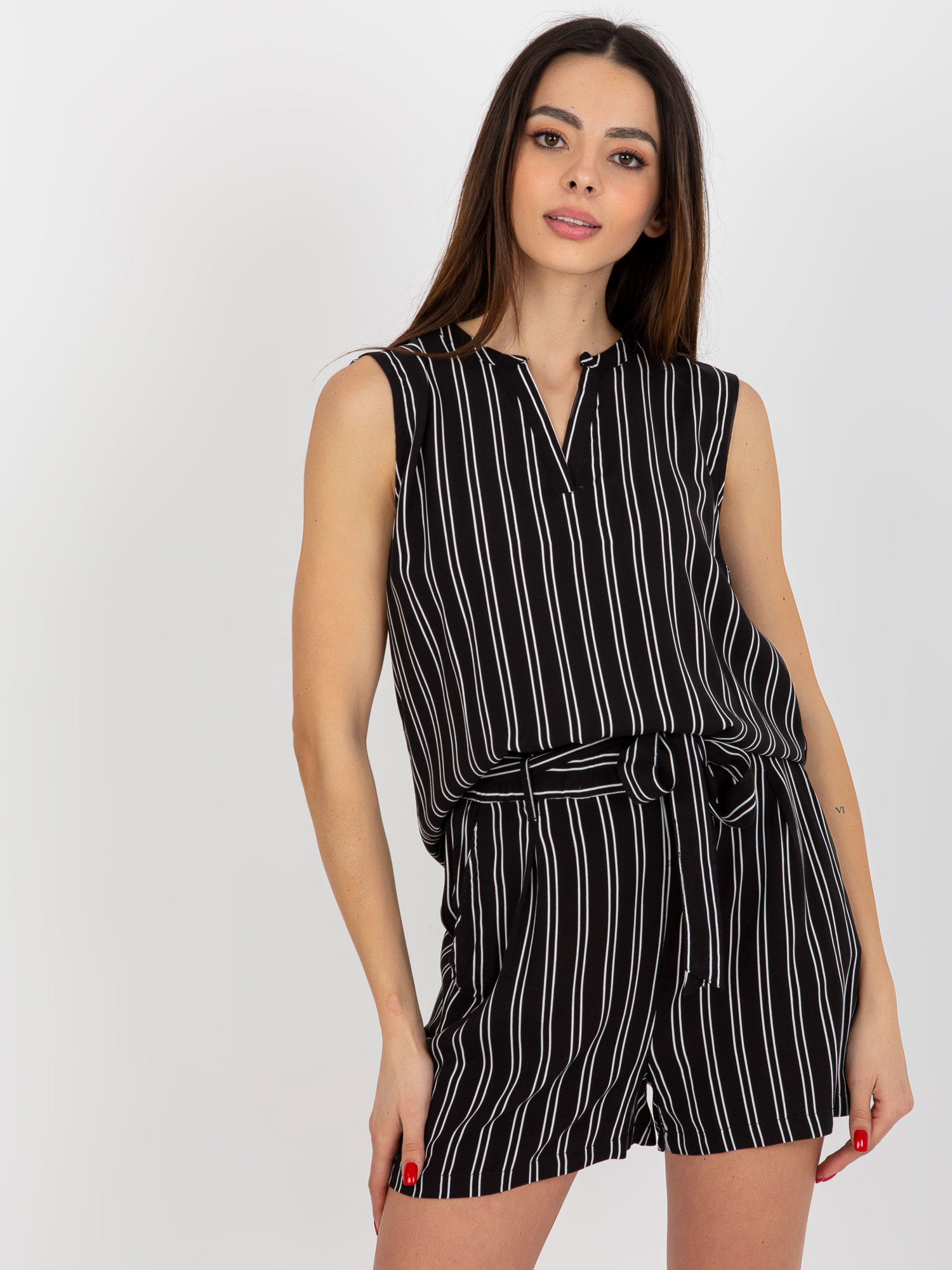 Čierna blúzka so vzorom bez rukávov D73771R11115A-black Veľkosť: 2XL