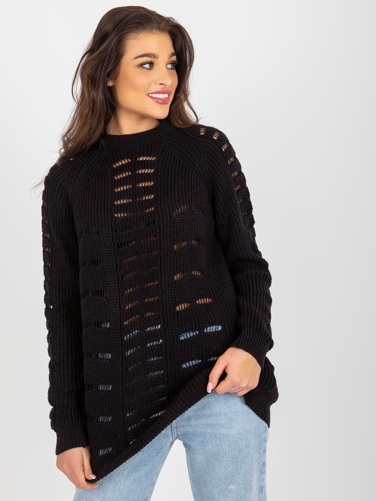 Čierny dierovaný sveter BA-SW-8056.21P-black Veľkosť: ONE SIZE