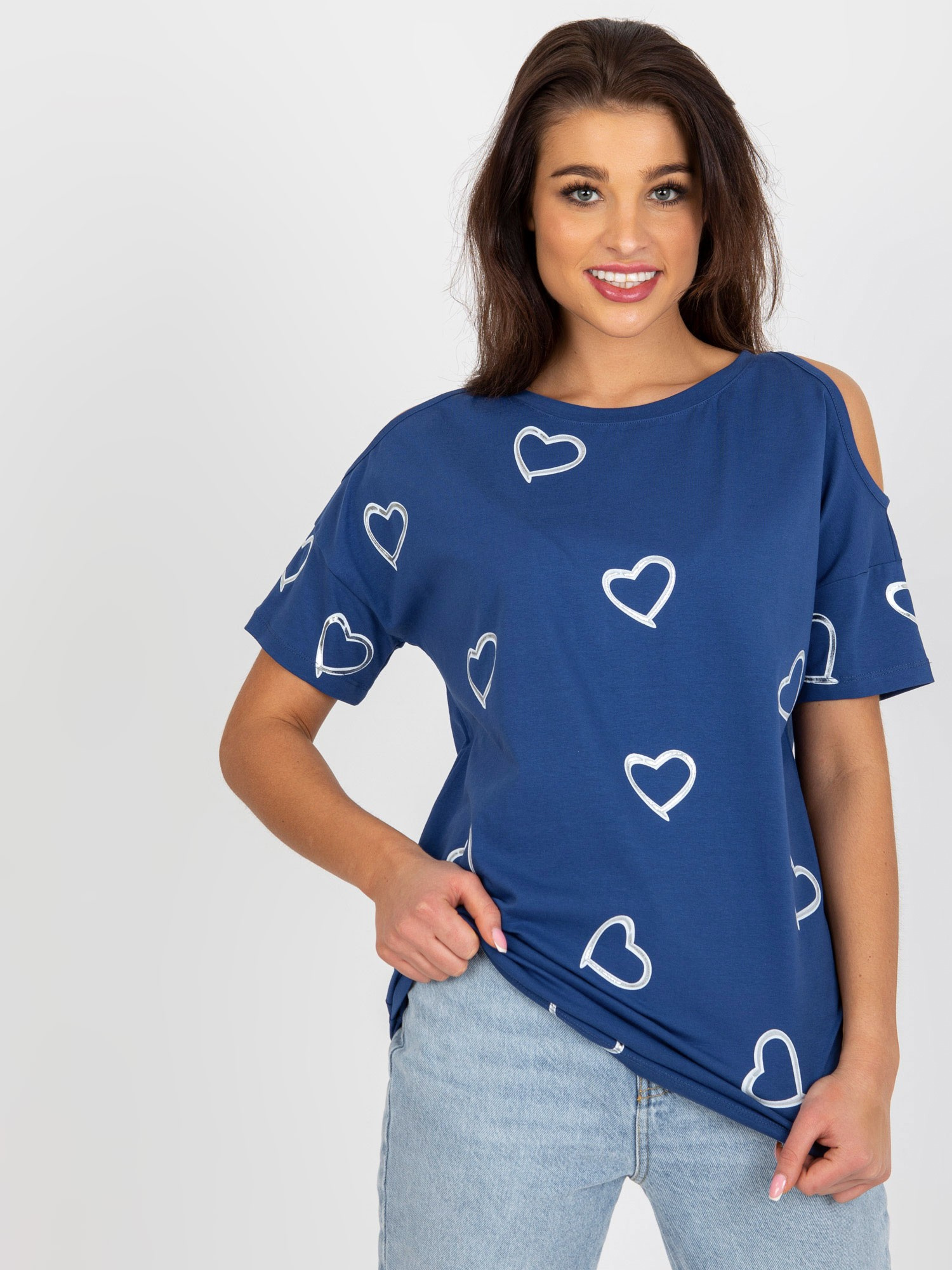 Modré tričko so srdiečkami a s odhalenými ramenami -FA-BZ-8452.77-blue Veľkosť: ONE SIZE