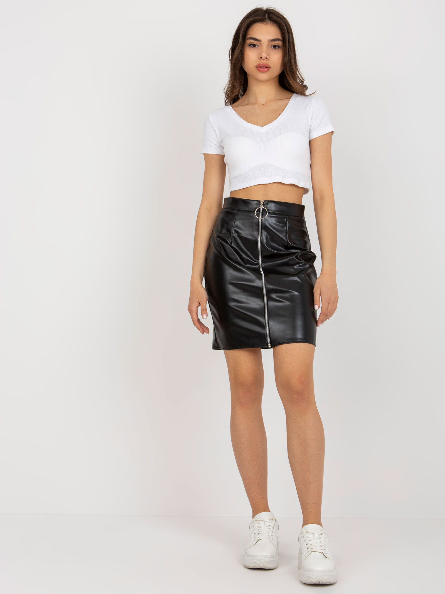 Čierna sukňa zdobená zipsom LK-SD-507827.88-black Veľkosť: 36
