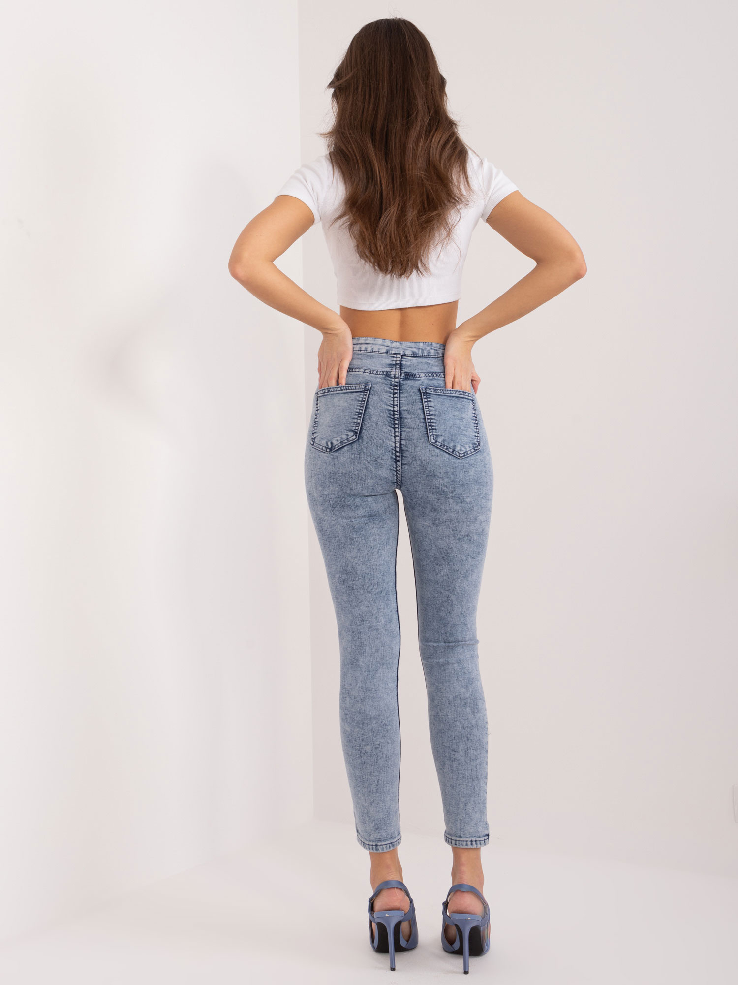 Modré dámske úzke džínsy s ozdobnými gombíkmi NM-SP-M516.59P-blue Veľkosť: XS