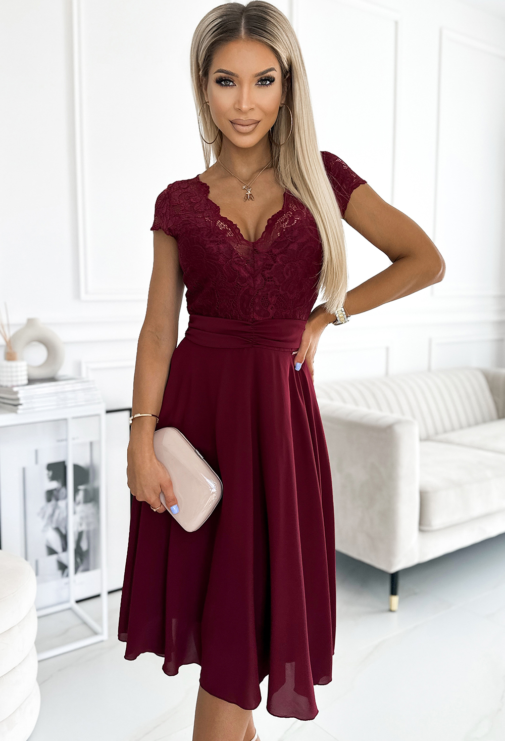 Bordó šifónové šaty s čipkovým výstrihom ALEXIS 381-5 Veľkosť: L