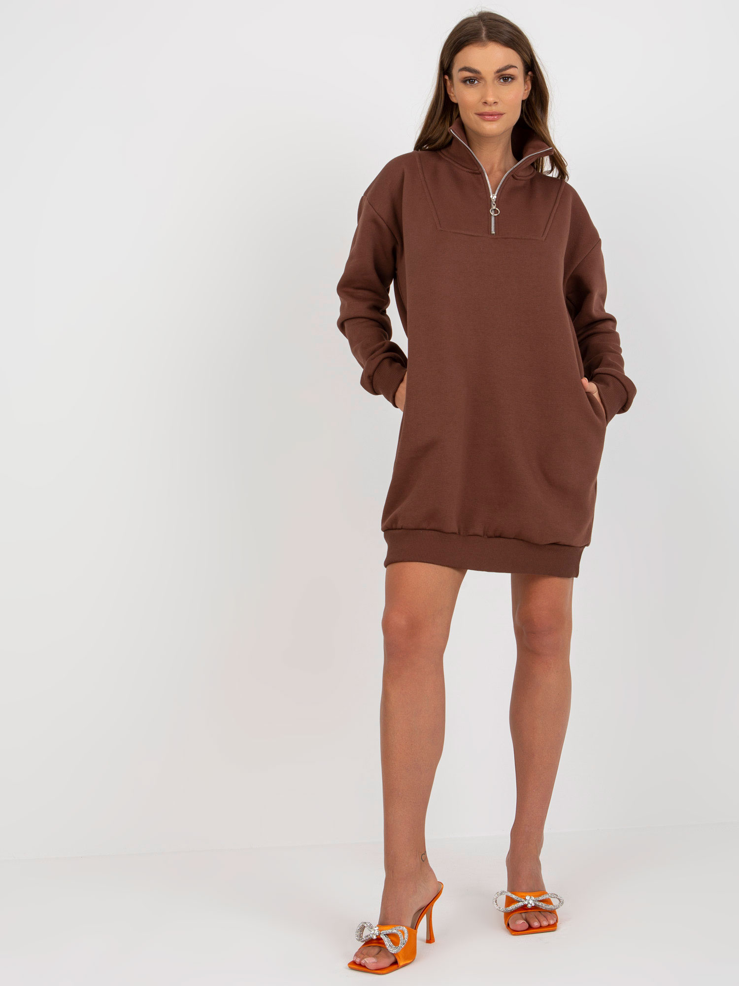 Tmavohnedé oversize mikinové šaty EM-BL-773.16P-dark brown Veľkosť: ONE SIZE