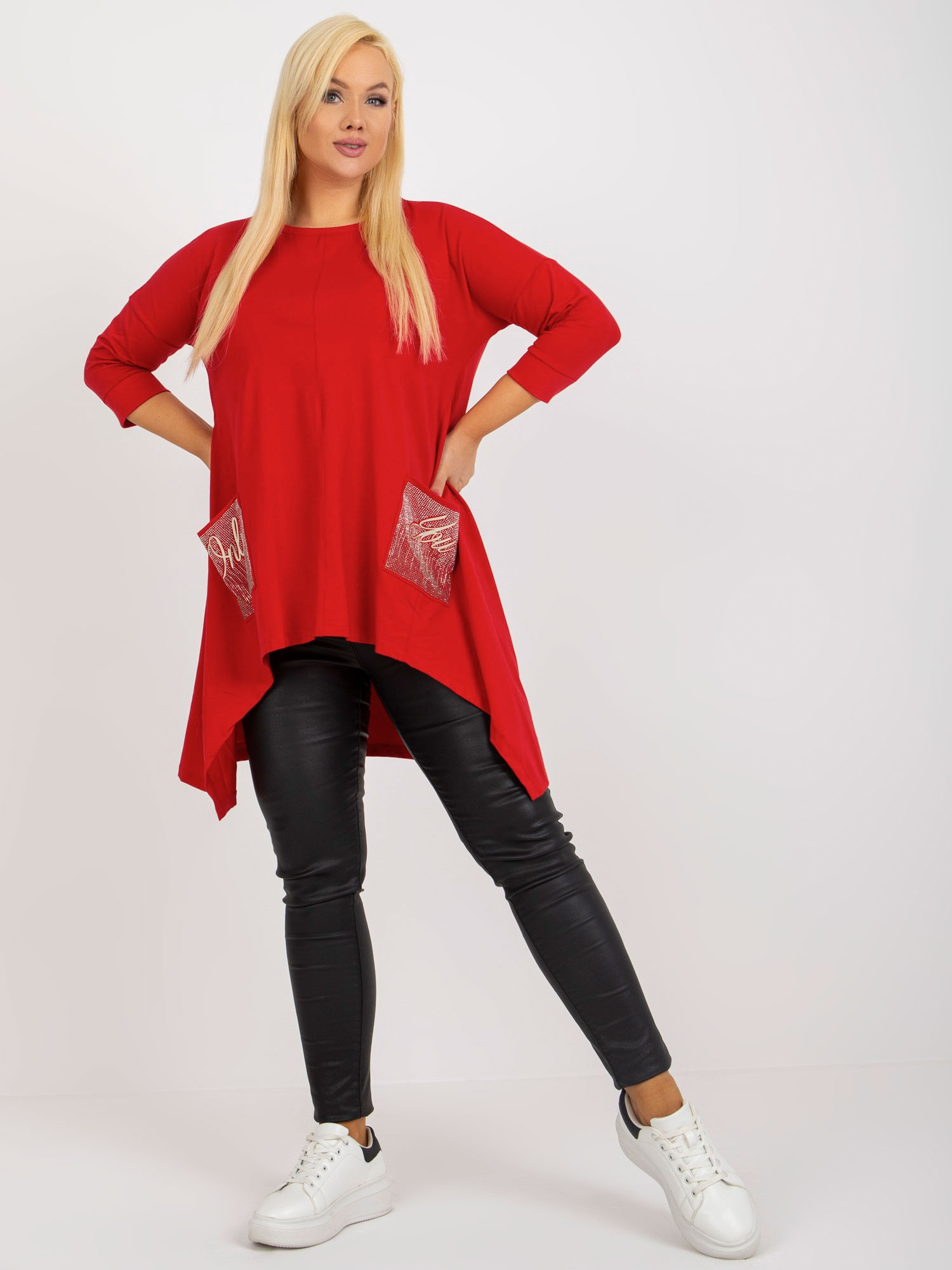 Červená asymetrická tunika s kamienkami na vreckách RV-BZ-8533.04-red Veľkosť: ONE SIZE