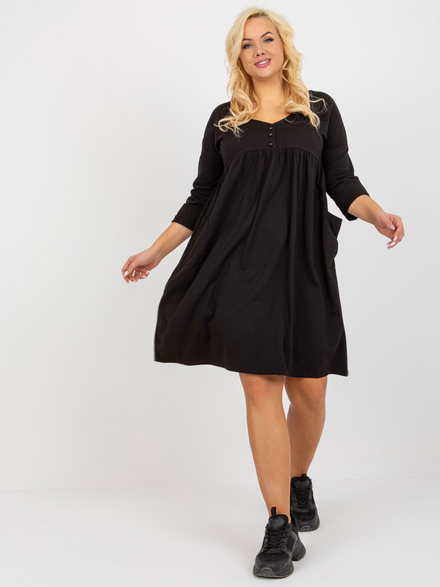 Čierne šaty s 3/4 rukávom RV-SK-8529.37P-black Veľkosť: ONE SIZE
