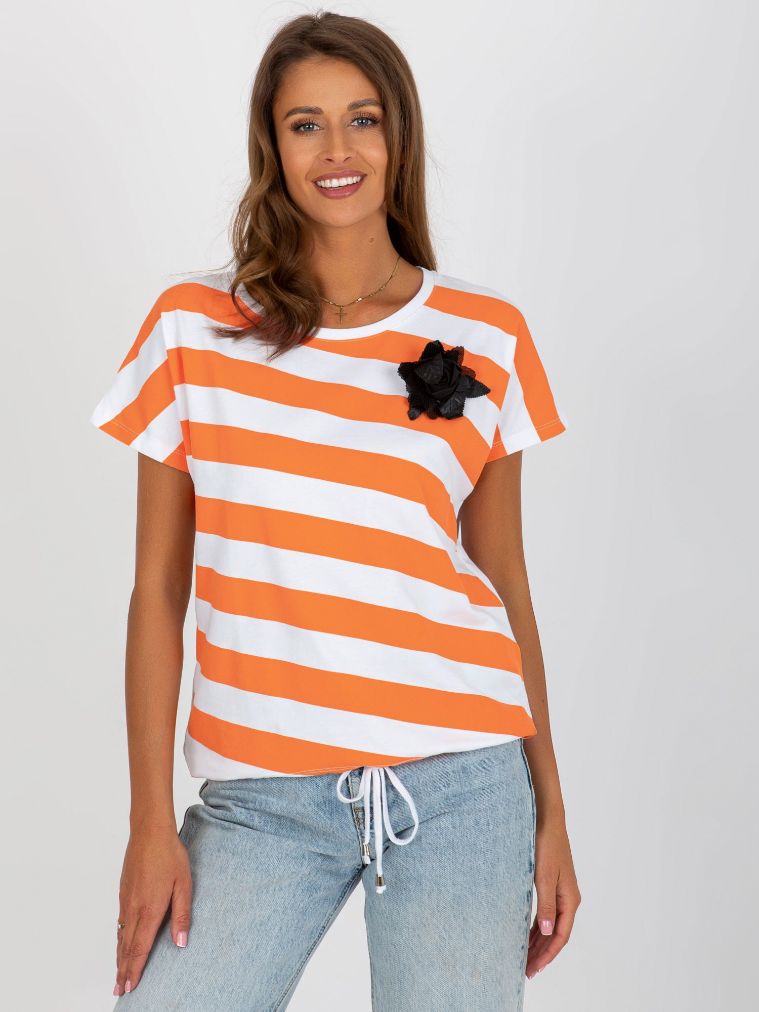 Bielo-oranžové pruhované tričko s brošňou RV-BZ-8741.93-orange Veľkosť: ONE SIZE