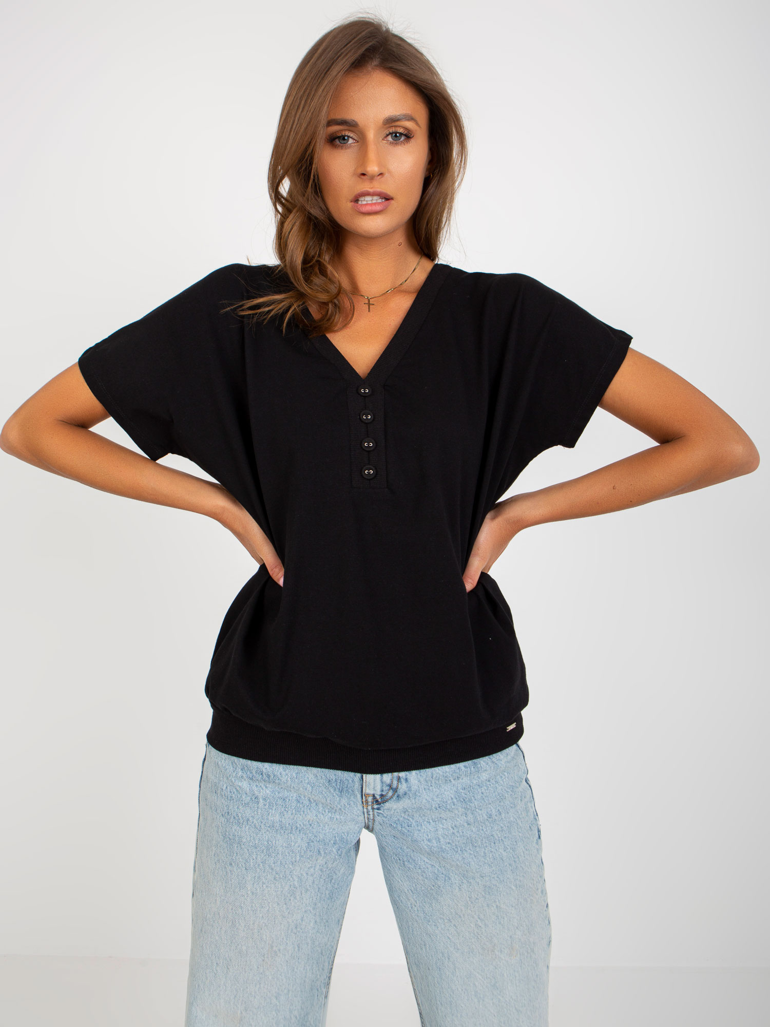 Čierne tričko s výstrihom RV-BZ-8827.95-black Veľkosť: S/M