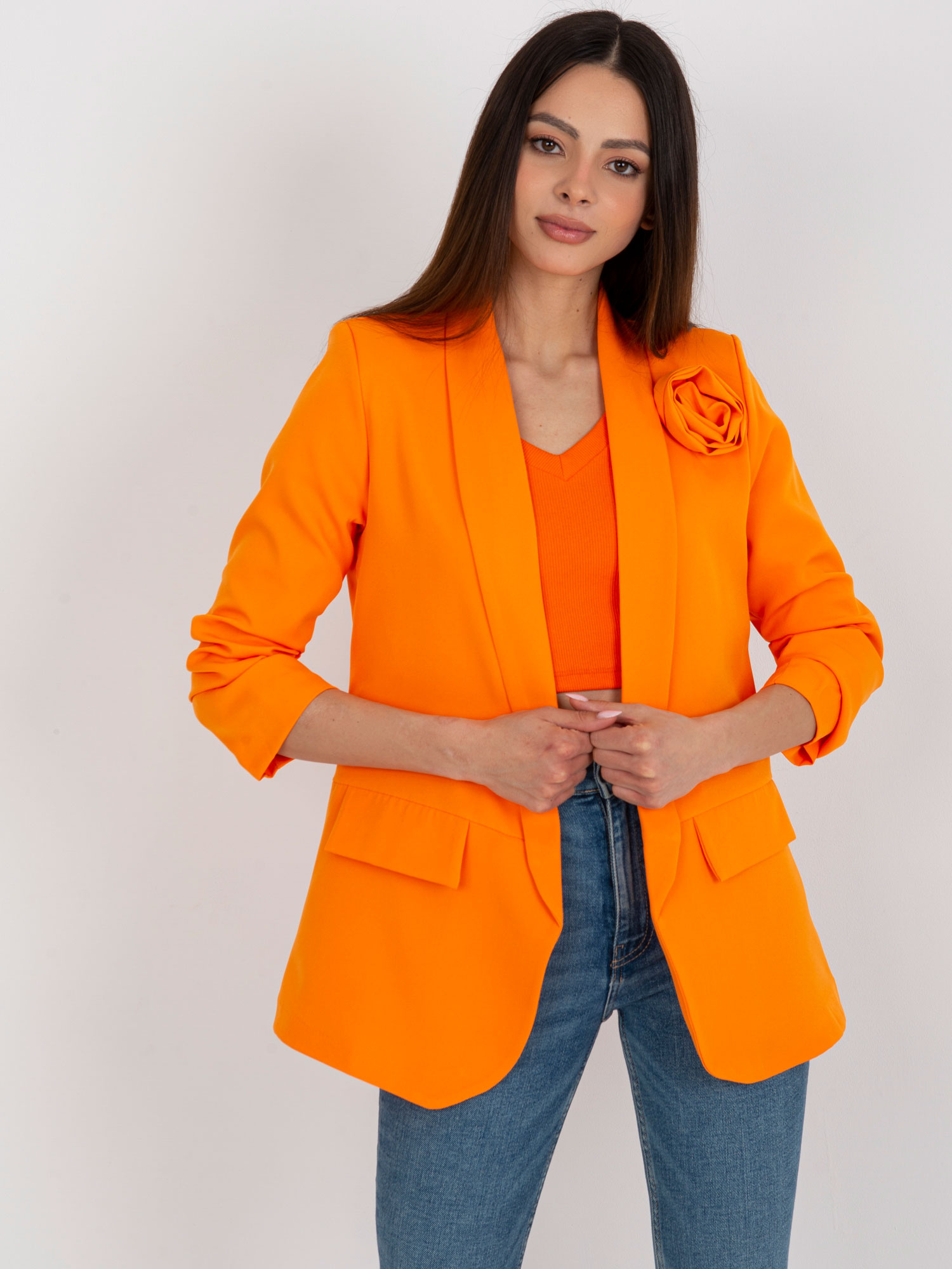 Neónovo-oranžové dámske sako s kvetinou TW-ZT-BI-1071.15-fluo orange Veľkosť: XL
