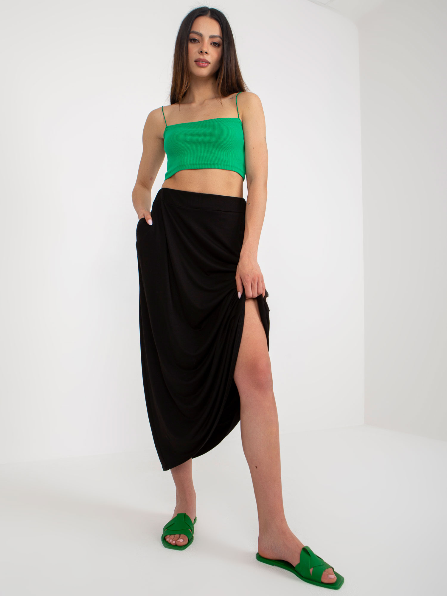 Čierna dámska midi sukňa WN-SD-5005.13-black Veľkosť: L/XL
