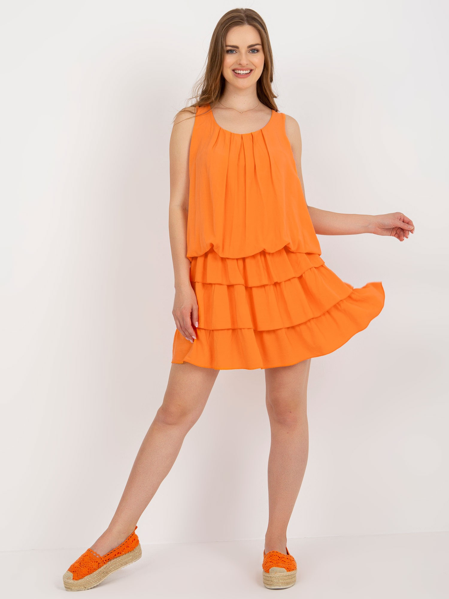 Oranžové volánikové mini šaty TW-SK-BI-8139.44-orange Veľkosť: ONE SIZE