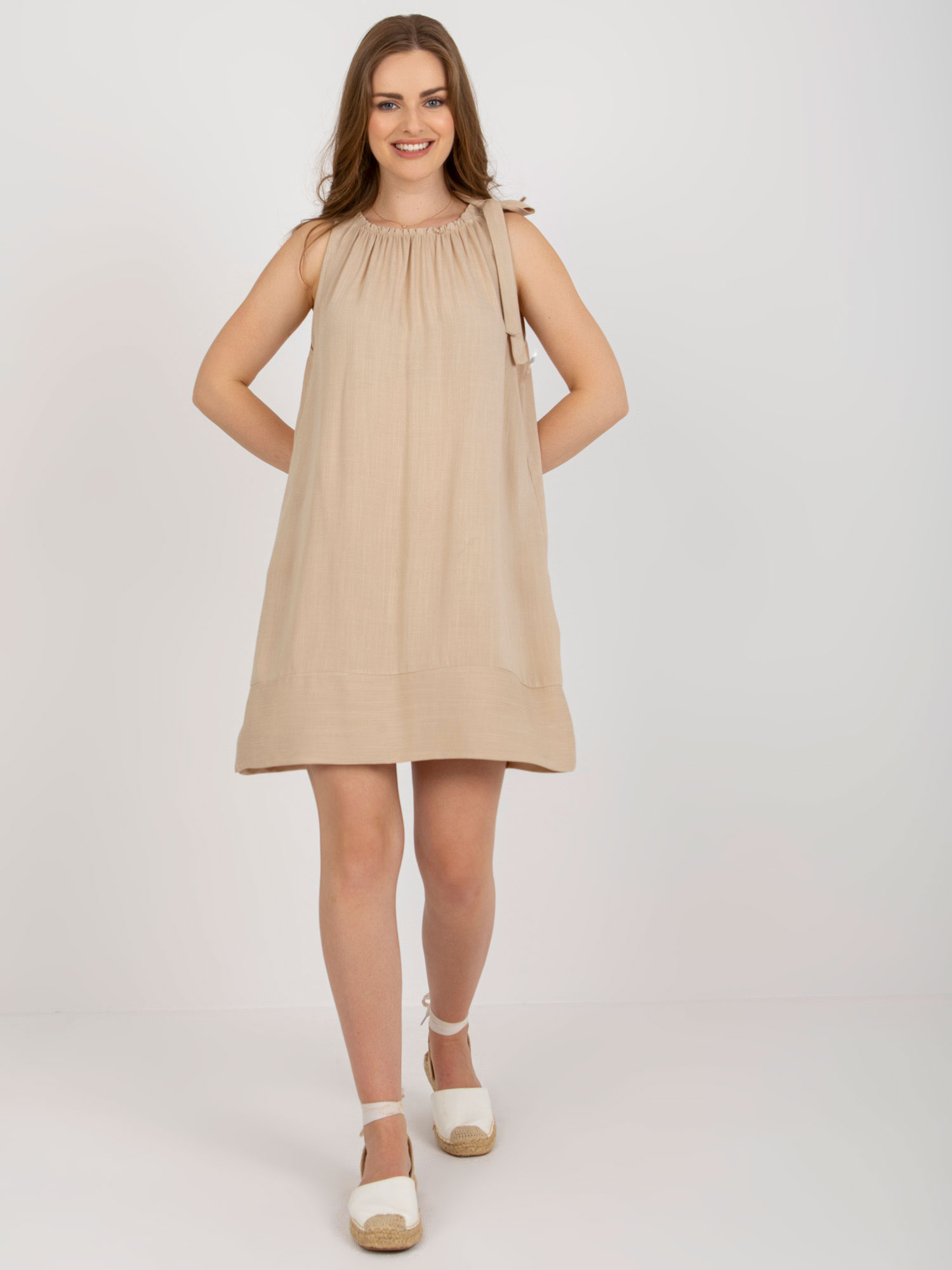 Béžové voľné minišaty bez rukávov TW-SK-BI-89923.29-beige Veľkosť: S