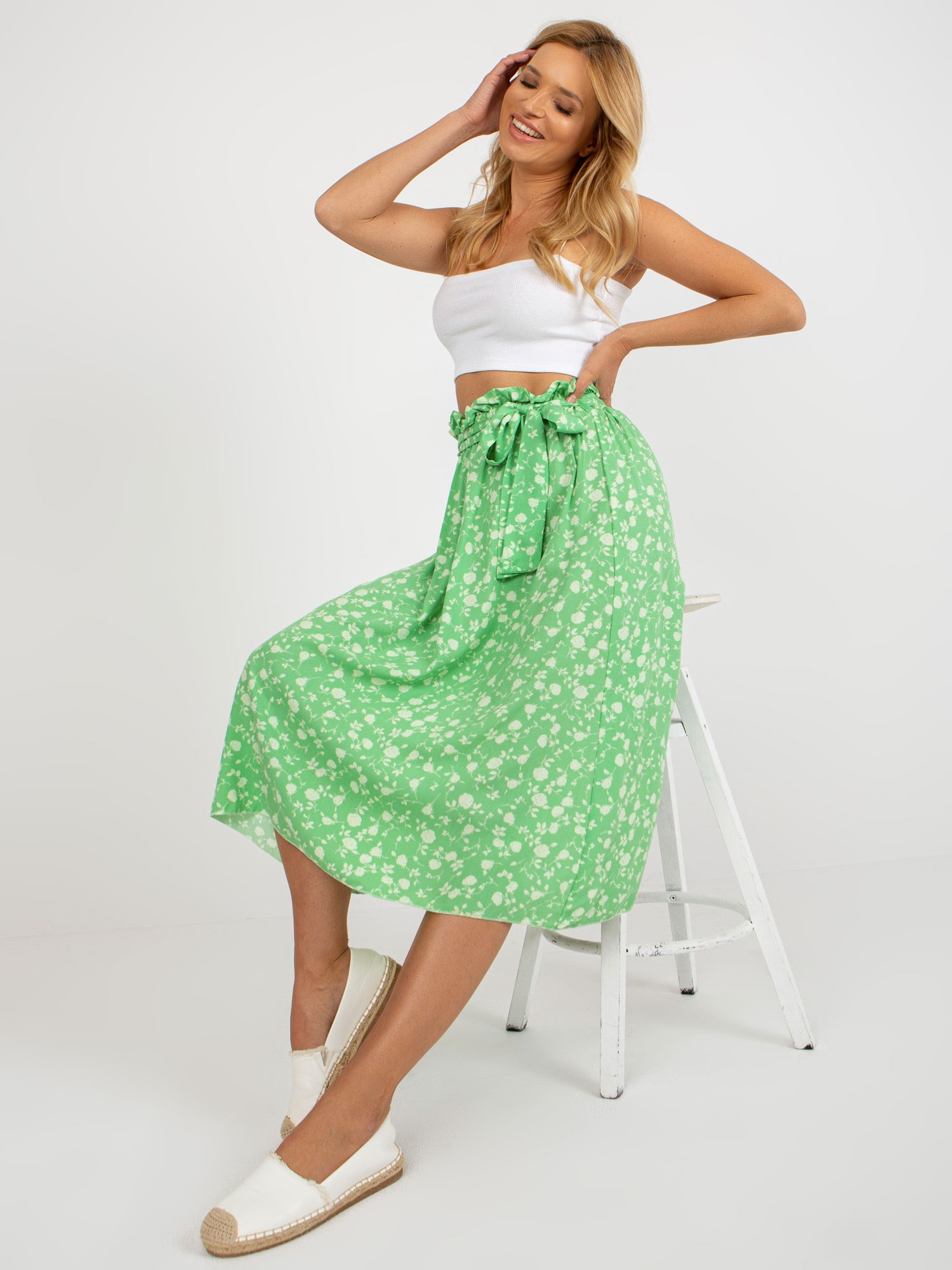 Svetlo zeleno-biela midi sukňa s drobnou kvetinovou potlačou WN-SD-660-1.20-light green Veľkosť: L/XL