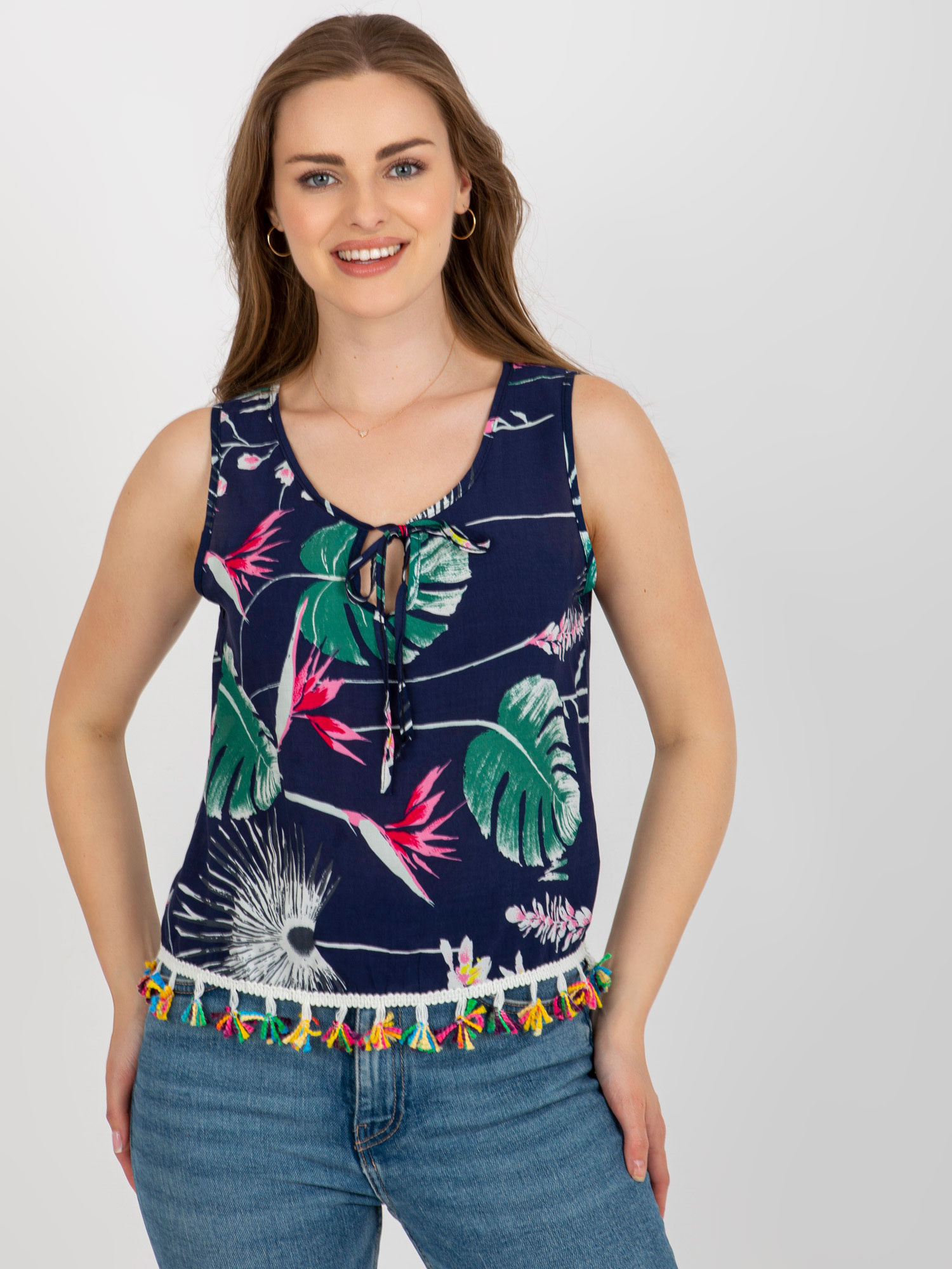 Tmavomodrý nátelník s potlačou a strapcami AT-BZ-2401C.19-dark blue Veľkosť: S/M