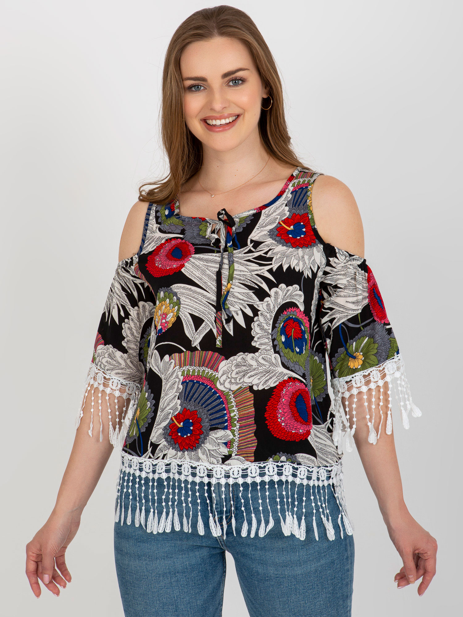 Čierny vzorovaný top so strapcami AT-BZ-2601.67-black Veľkosť: ONE SIZE