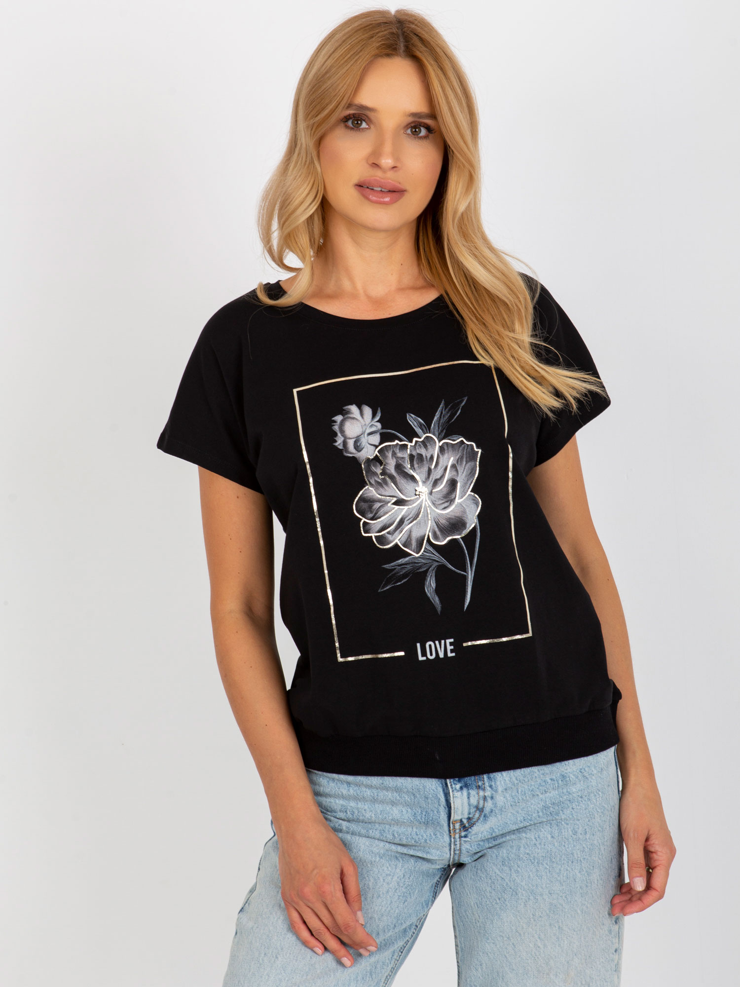 Čierne tričko s potlačou kvetiny -RV-BZ-8957.77-black Veľkosť: S/M